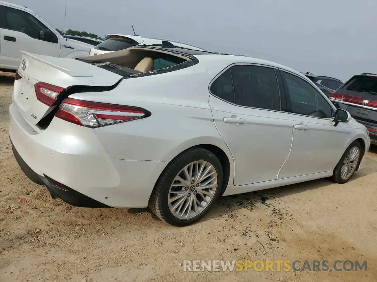 3 Photograph of a damaged car 4T1B11HK4KU745357 TOYOTA CAMRY 2019