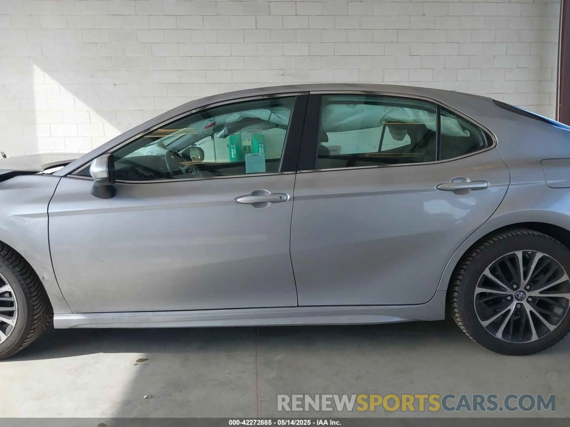 14 Photograph of a damaged car 4T1B11HK4KU749358 TOYOTA CAMRY 2019