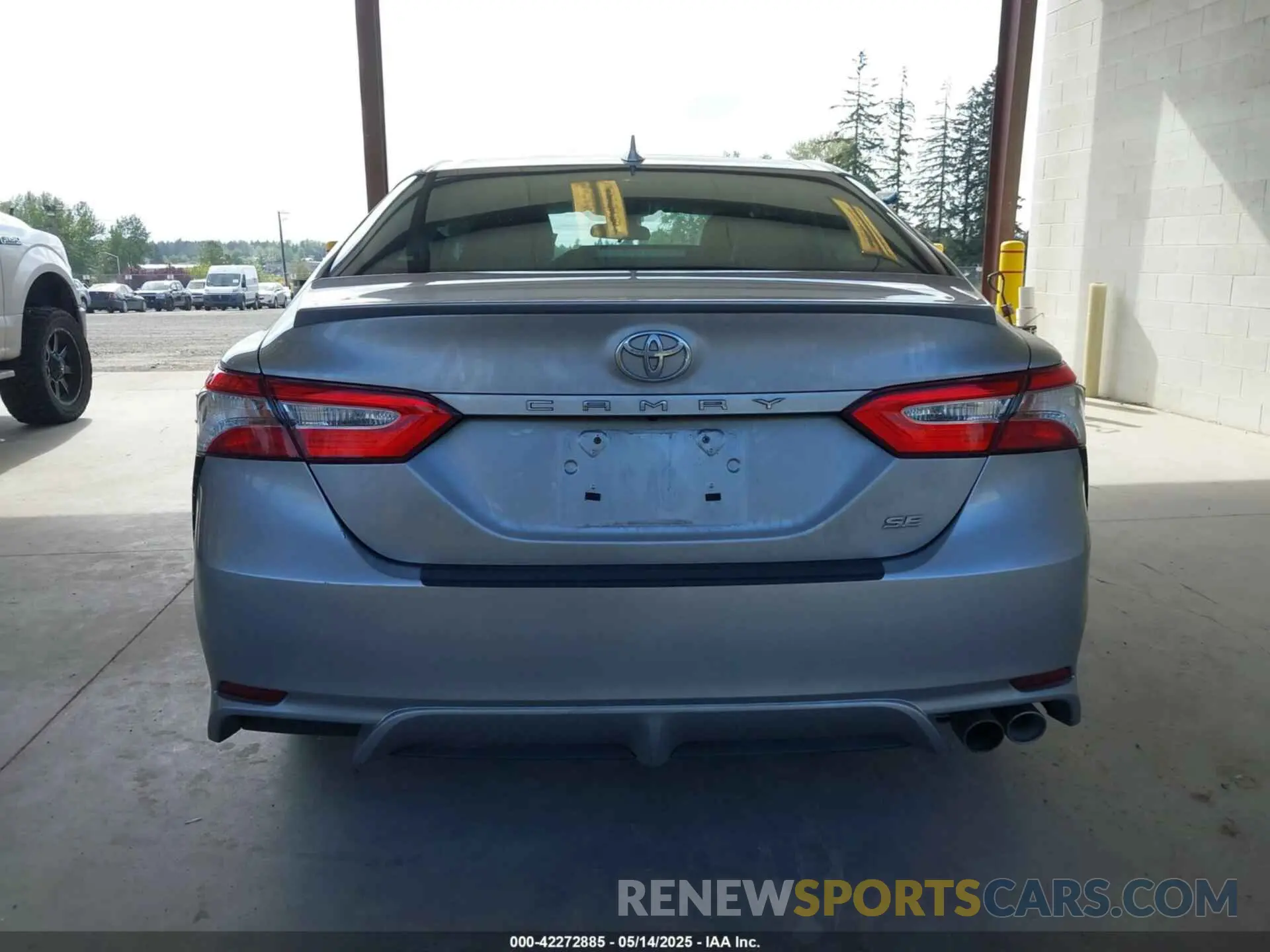 16 Photograph of a damaged car 4T1B11HK4KU749358 TOYOTA CAMRY 2019