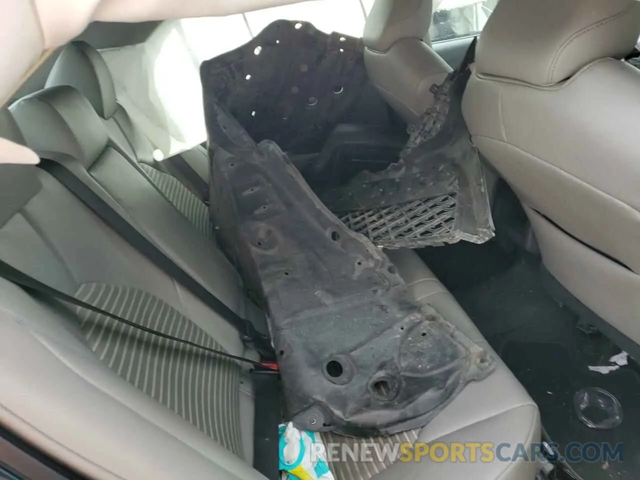 10 Photograph of a damaged car 4T1B11HK4KU751062 TOYOTA CAMRY 2019