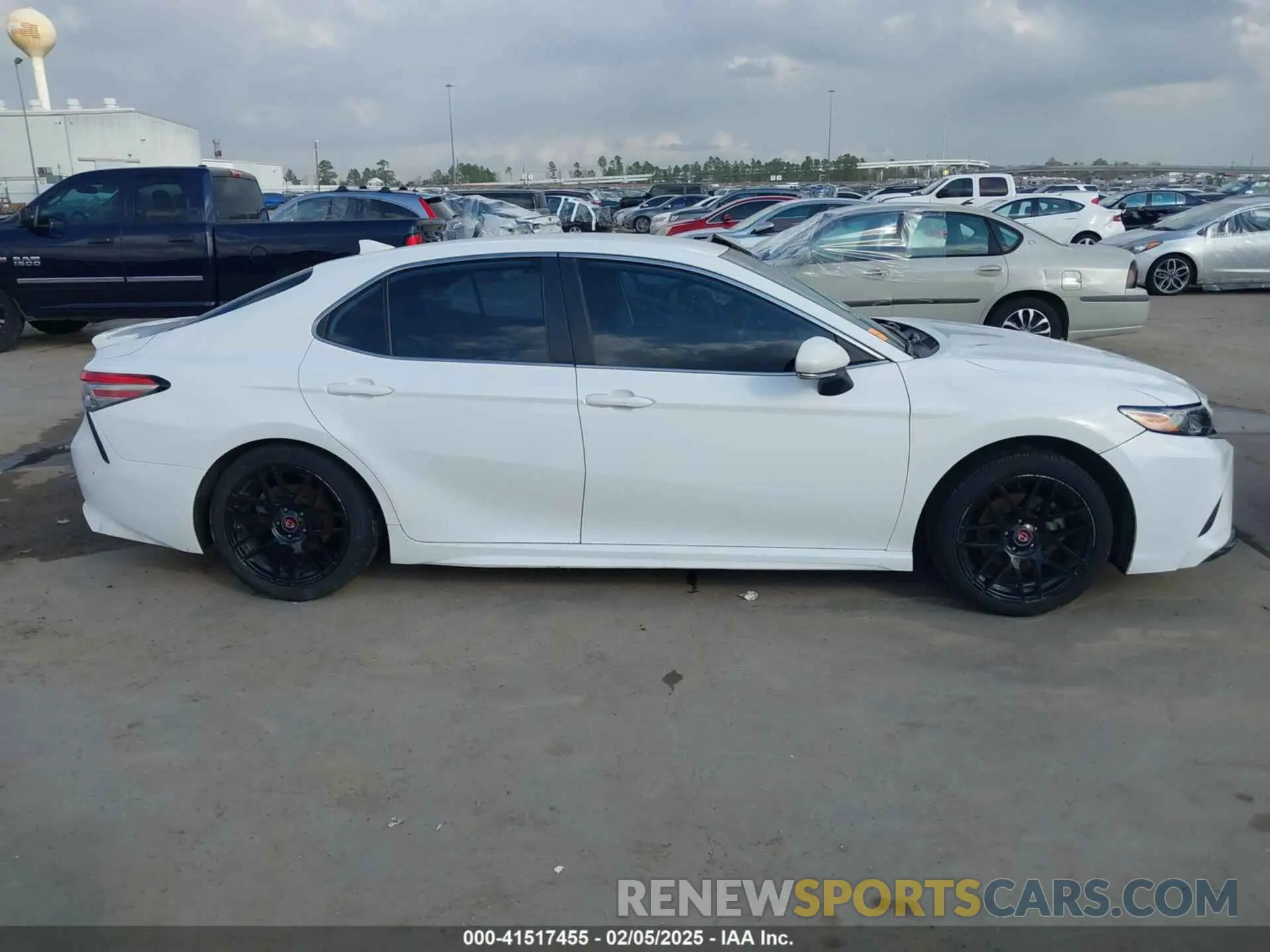 12 Фотография поврежденного автомобиля 4T1B11HK4KU757217 TOYOTA CAMRY 2019