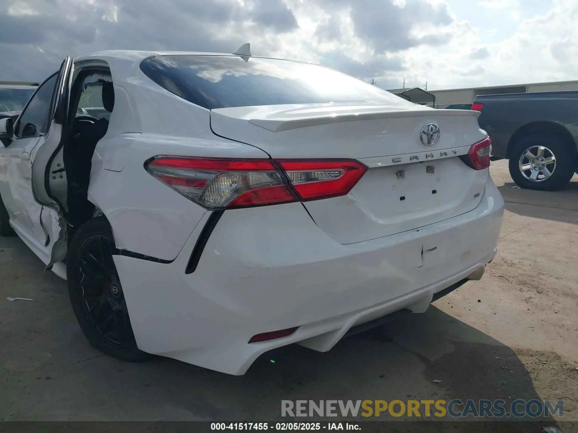 16 Фотография поврежденного автомобиля 4T1B11HK4KU757217 TOYOTA CAMRY 2019