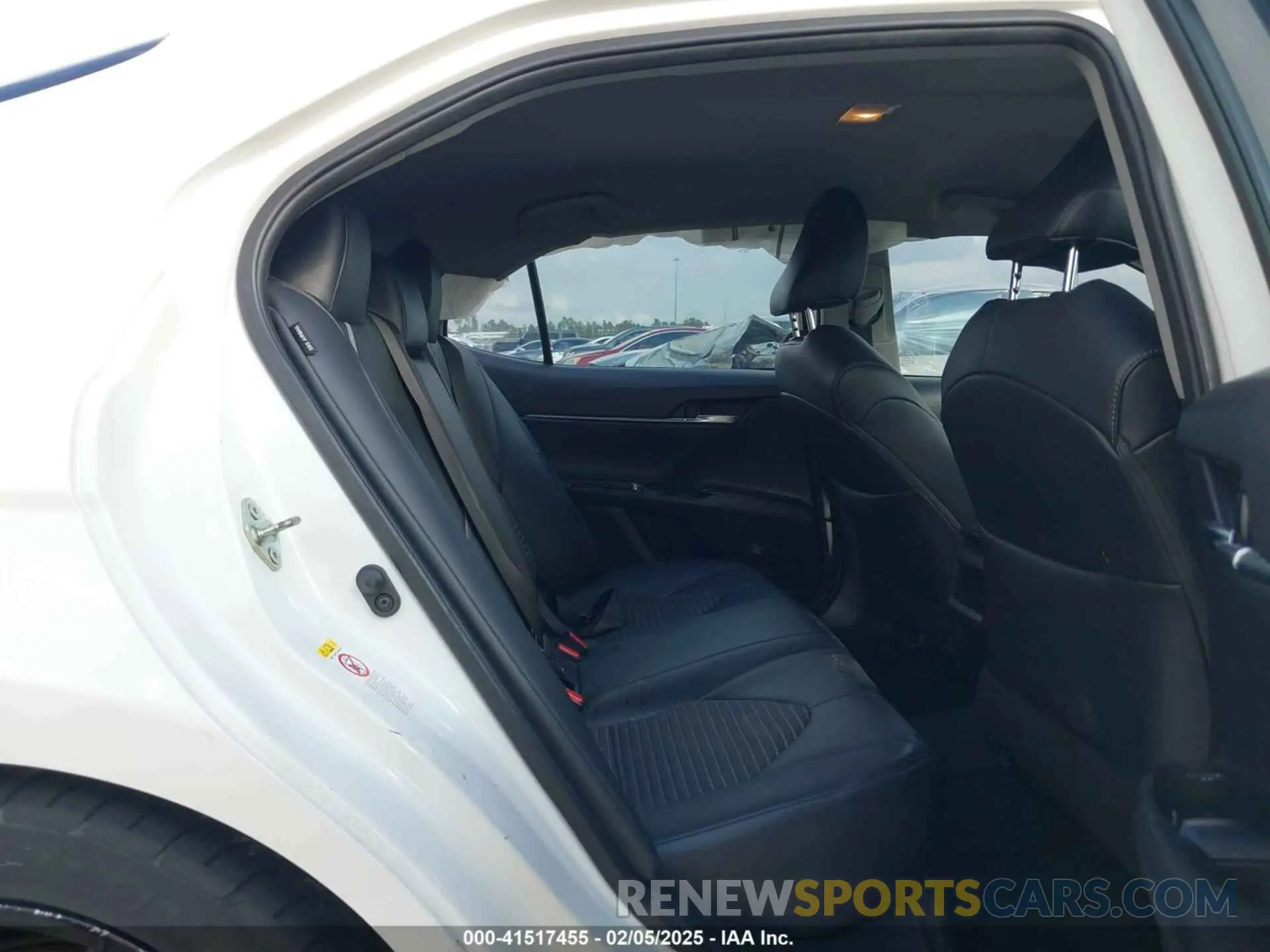 8 Фотография поврежденного автомобиля 4T1B11HK4KU757217 TOYOTA CAMRY 2019