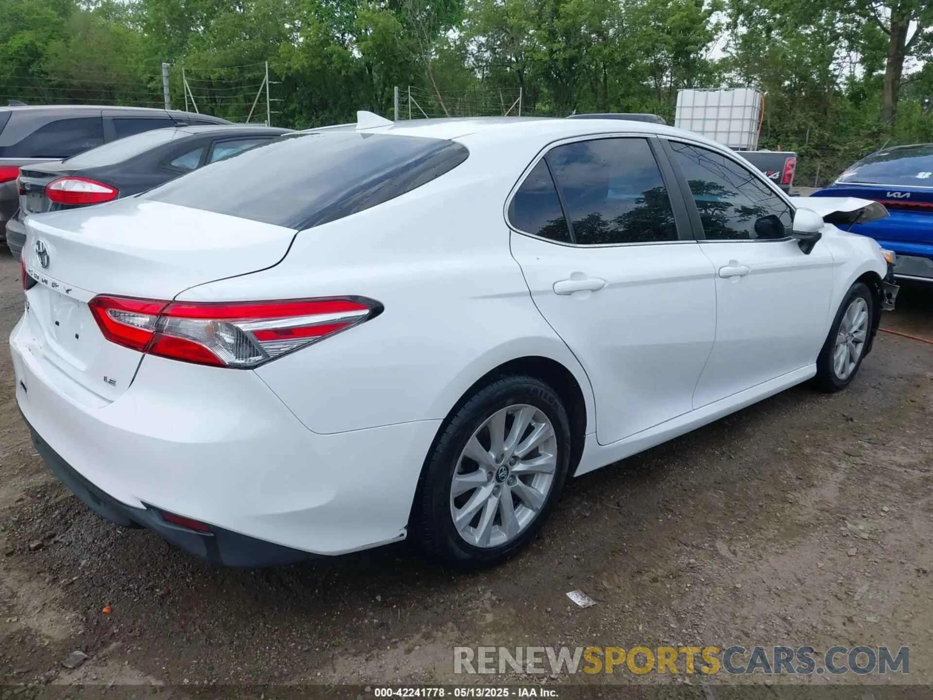4 Фотография поврежденного автомобиля 4T1B11HK4KU765320 TOYOTA CAMRY 2019