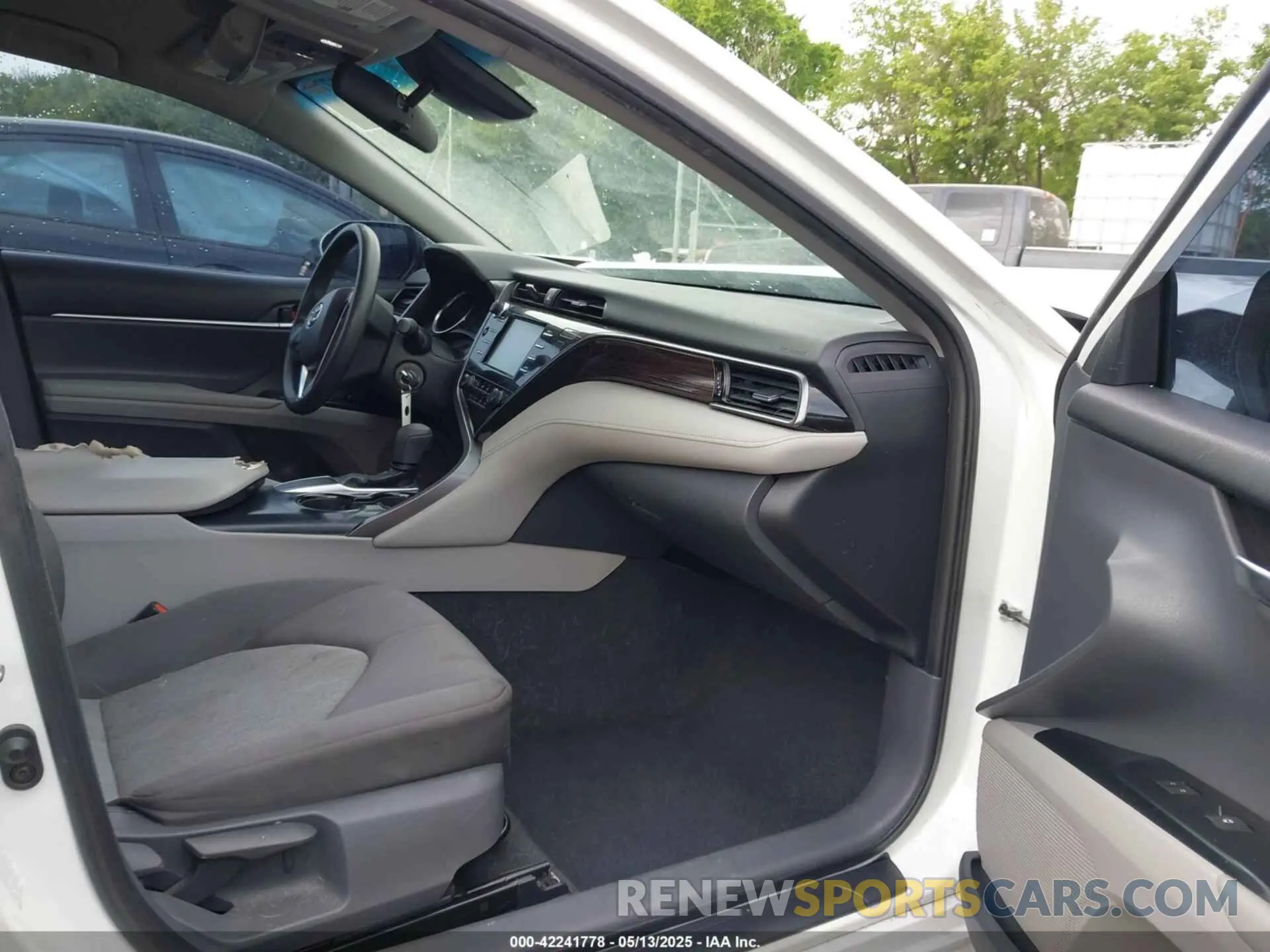 5 Фотография поврежденного автомобиля 4T1B11HK4KU765320 TOYOTA CAMRY 2019