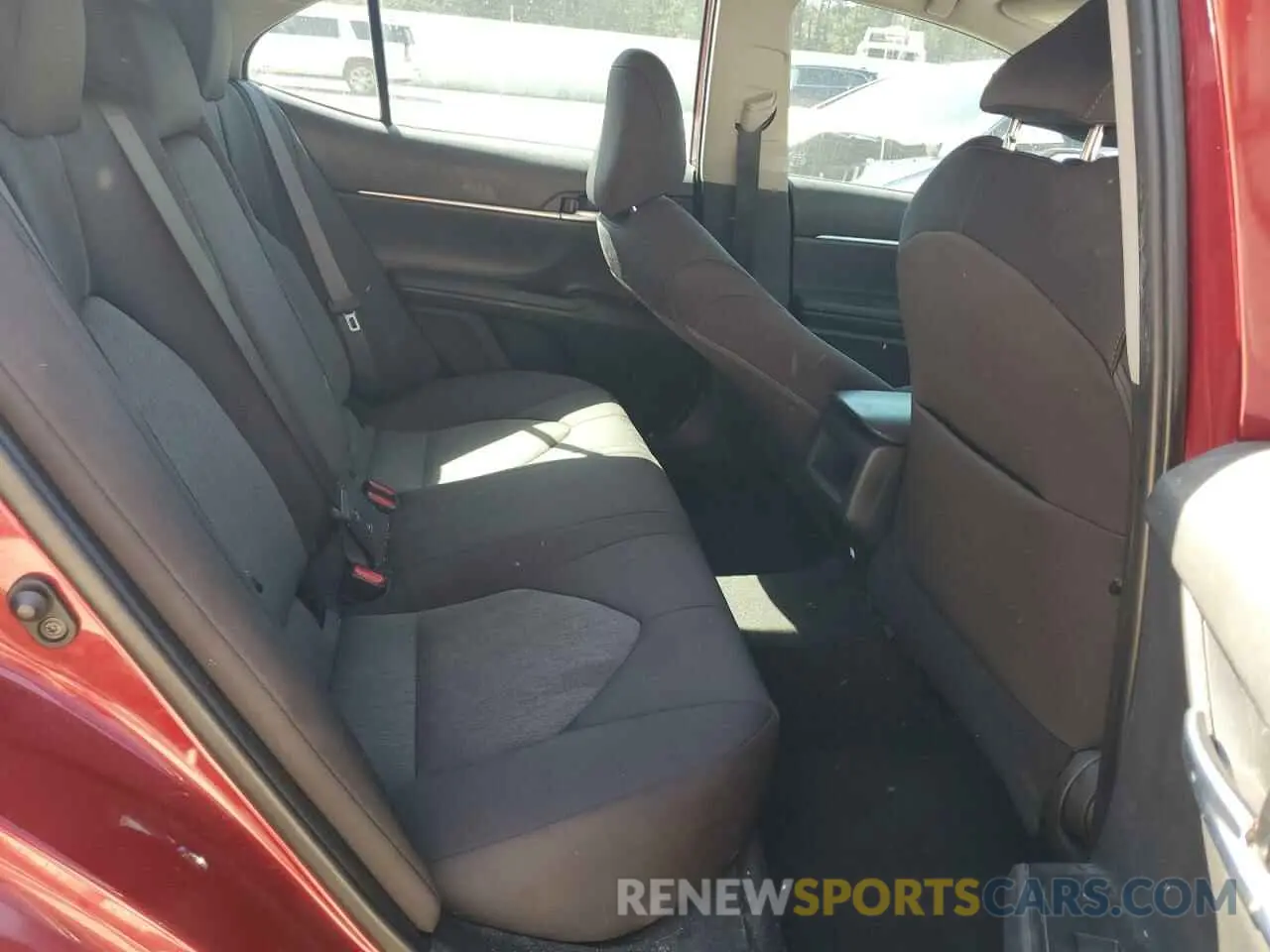 10 Photograph of a damaged car 4T1B11HK4KU808070 TOYOTA CAMRY 2019