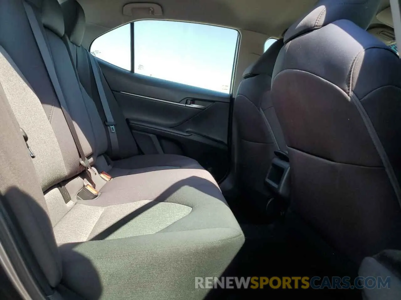 10 Photograph of a damaged car 4T1B11HK4KU810188 TOYOTA CAMRY 2019