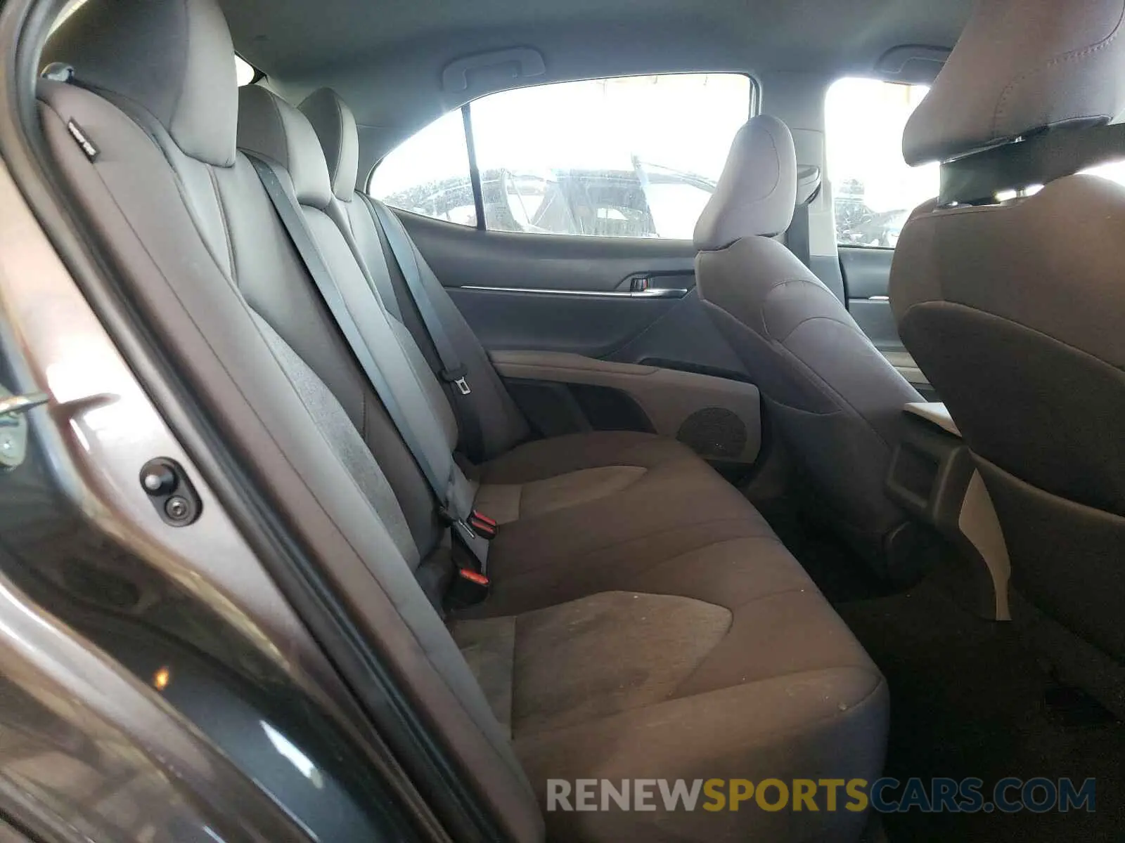 6 Photograph of a damaged car 4T1B11HK4KU812927 TOYOTA CAMRY 2019