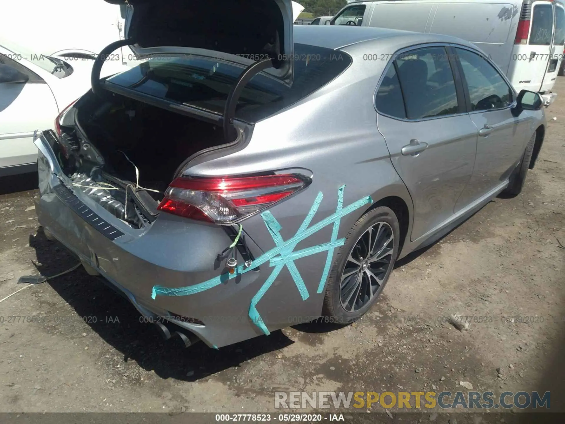 4 Photograph of a damaged car 4T1B11HK4KU825919 TOYOTA CAMRY 2019