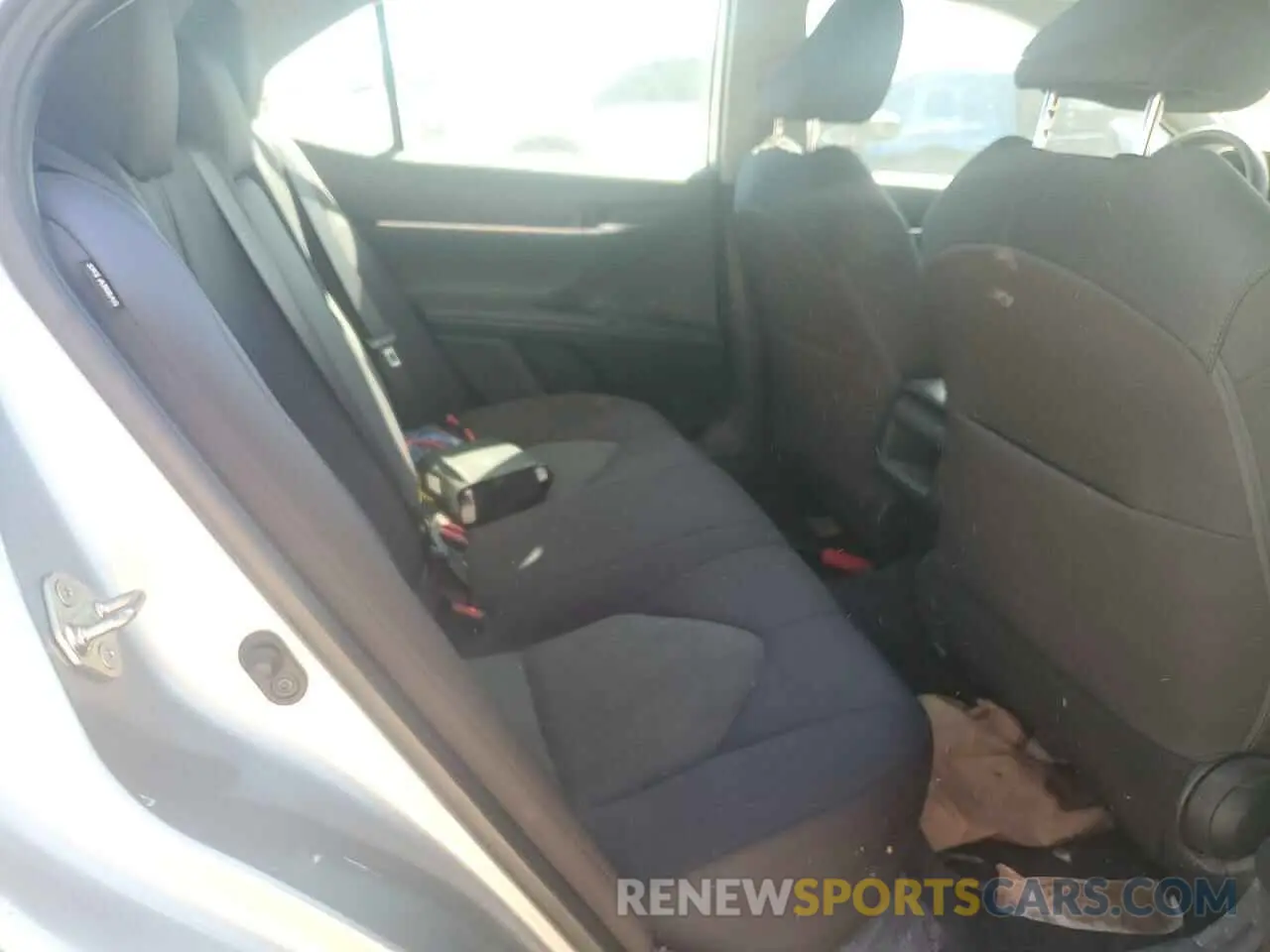 10 Photograph of a damaged car 4T1B11HK4KU826021 TOYOTA CAMRY 2019