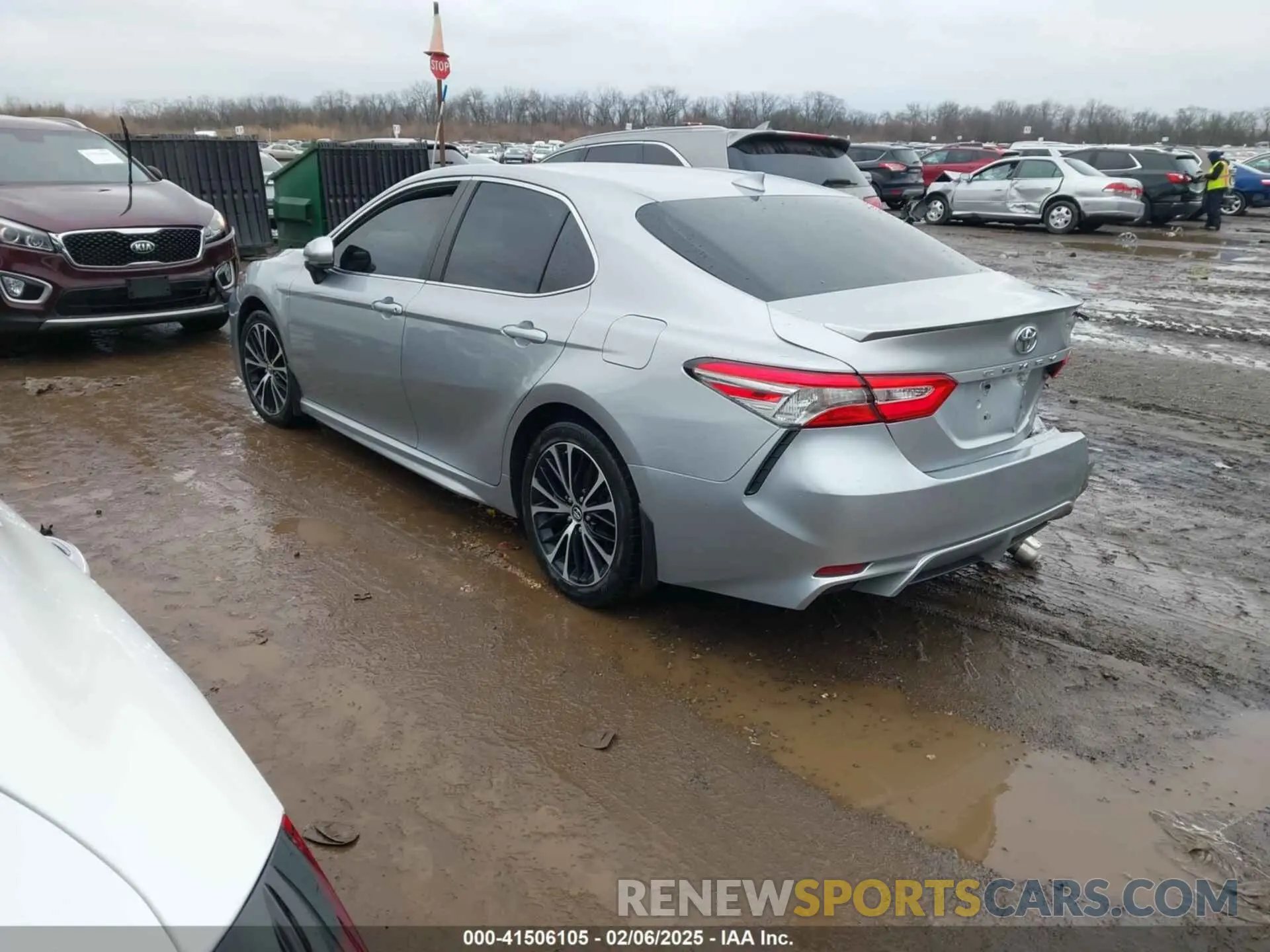 3 Фотография поврежденного автомобиля 4T1B11HK4KU834717 TOYOTA CAMRY 2019
