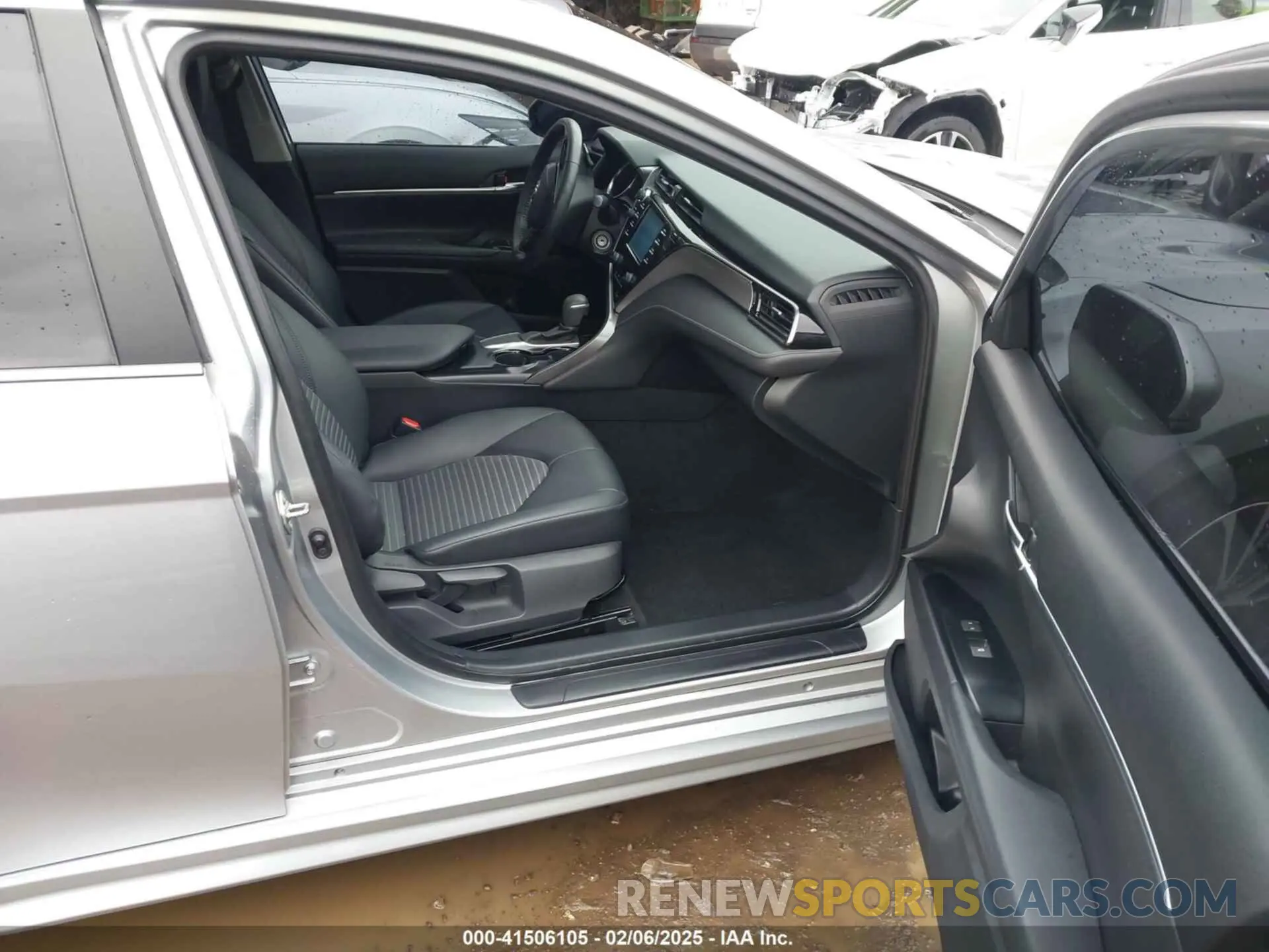 5 Фотография поврежденного автомобиля 4T1B11HK4KU834717 TOYOTA CAMRY 2019