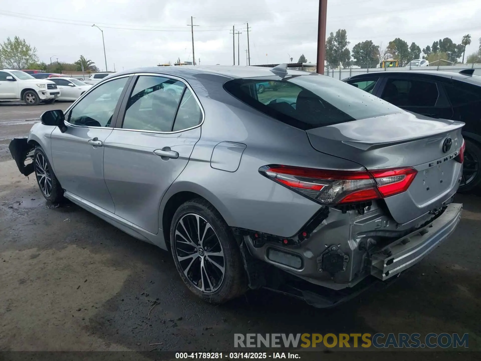 3 Photograph of a damaged car 4T1B11HK4KU839349 TOYOTA CAMRY 2019