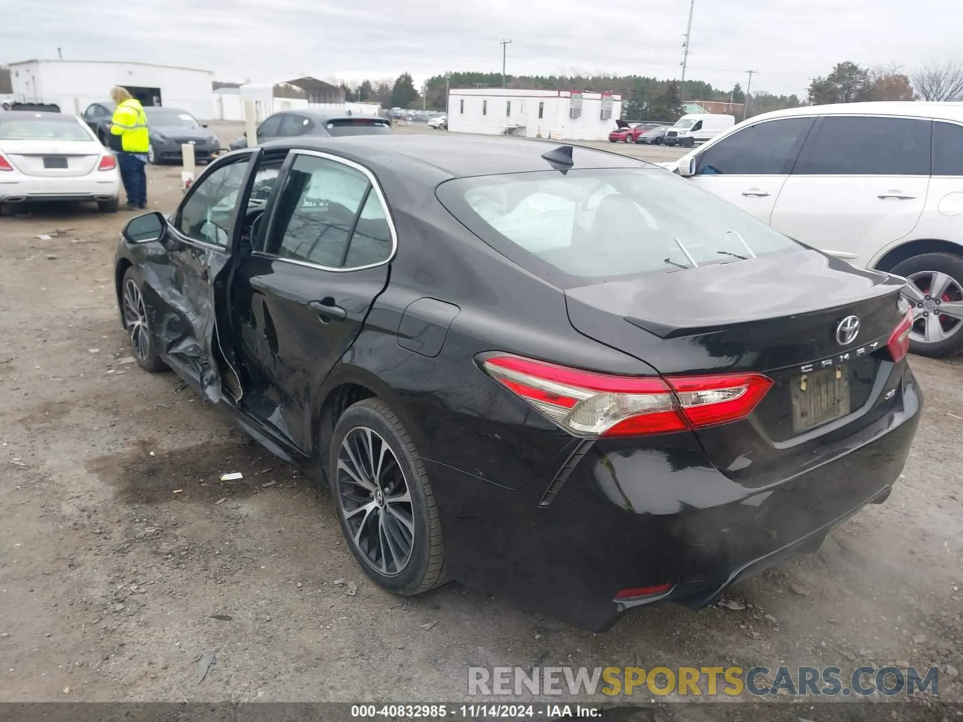 3 Photograph of a damaged car 4T1B11HK4KU842252 TOYOTA CAMRY 2019