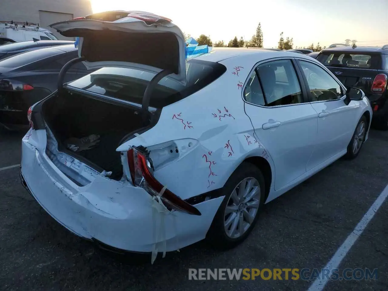 3 Фотография поврежденного автомобиля 4T1B11HK4KU852781 TOYOTA CAMRY 2019