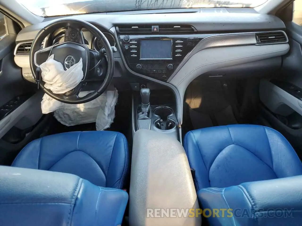 8 Photograph of a damaged car 4T1B11HK5KU160139 TOYOTA CAMRY 2019