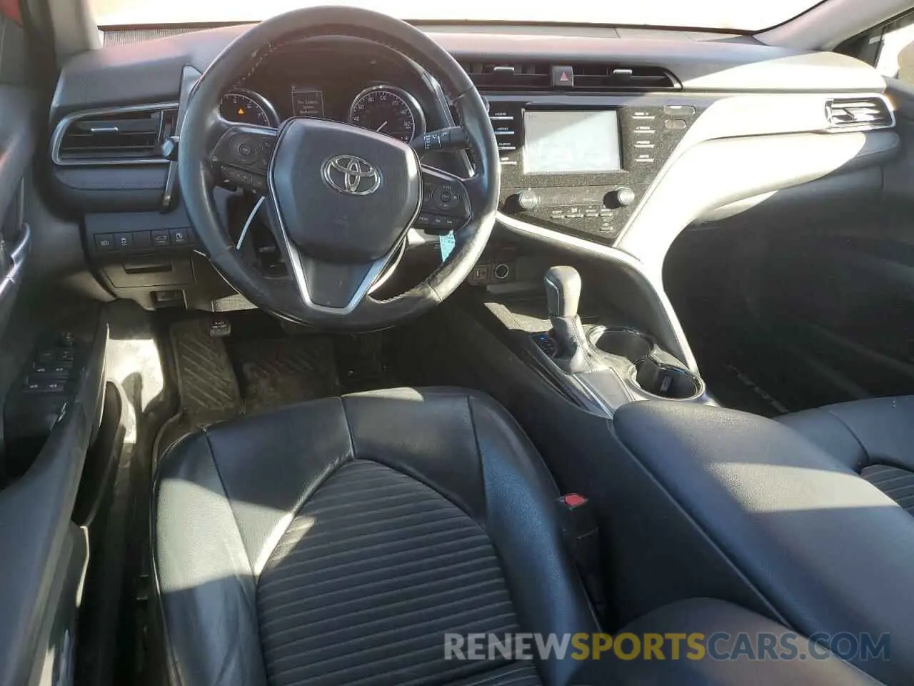 8 Фотография поврежденного автомобиля 4T1B11HK5KU160724 TOYOTA CAMRY 2019