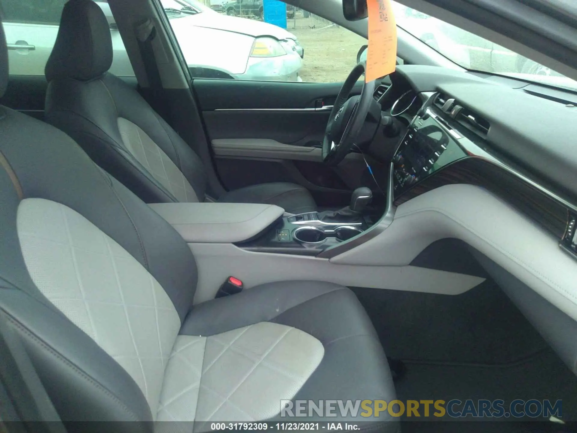 5 Photograph of a damaged car 4T1B11HK5KU162327 TOYOTA CAMRY 2019