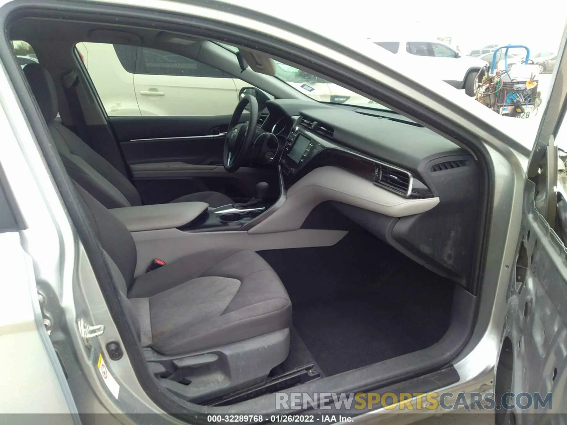 5 Photograph of a damaged car 4T1B11HK5KU165972 TOYOTA CAMRY 2019
