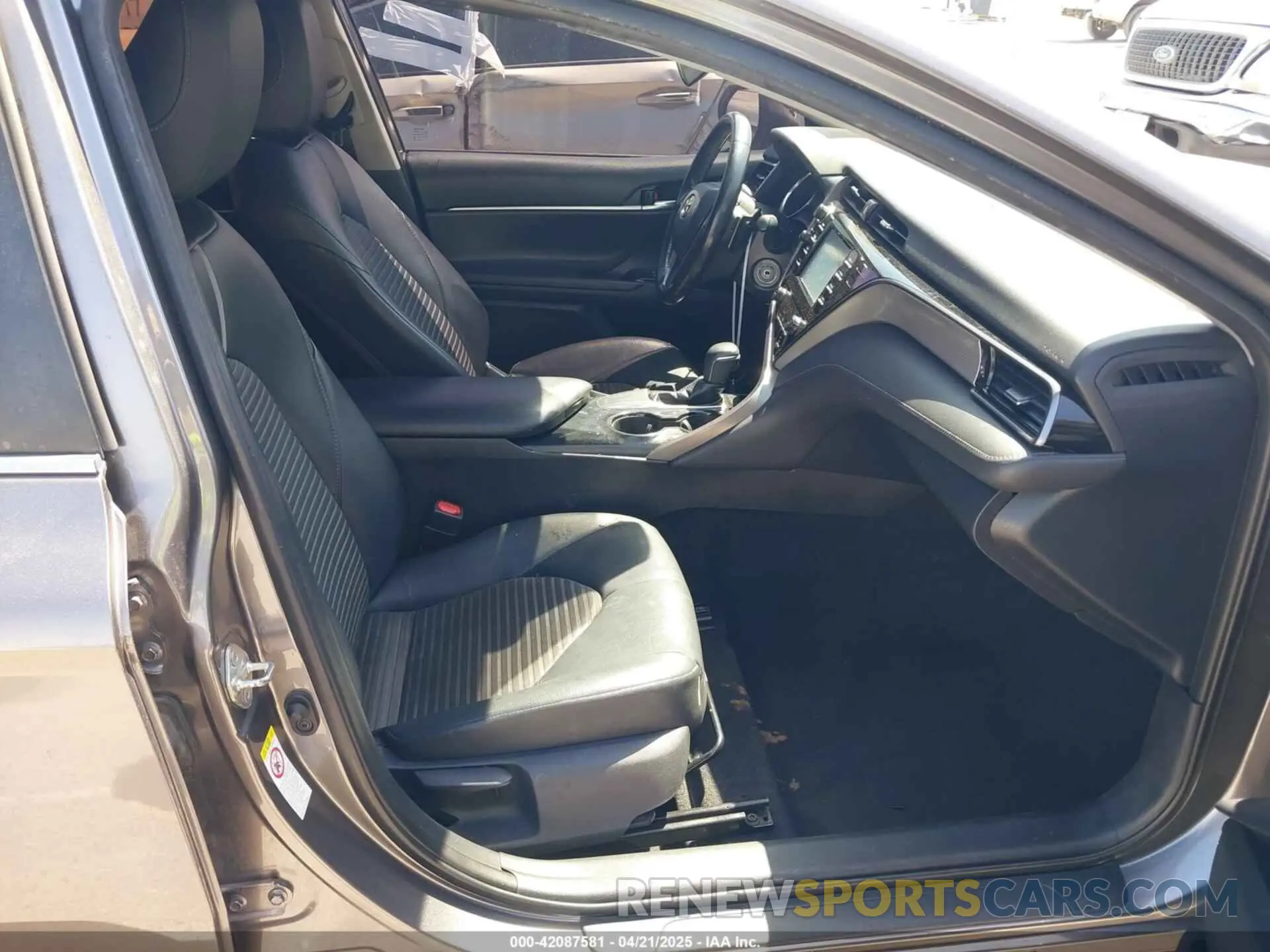 5 Фотография поврежденного автомобиля 4T1B11HK5KU166295 TOYOTA CAMRY 2019