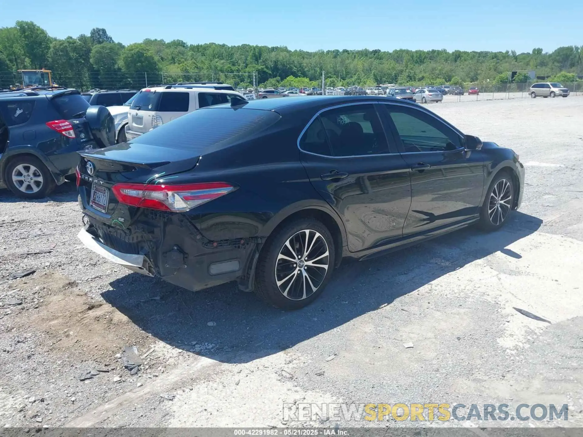 4 Photograph of a damaged car 4T1B11HK5KU180665 TOYOTA CAMRY 2019