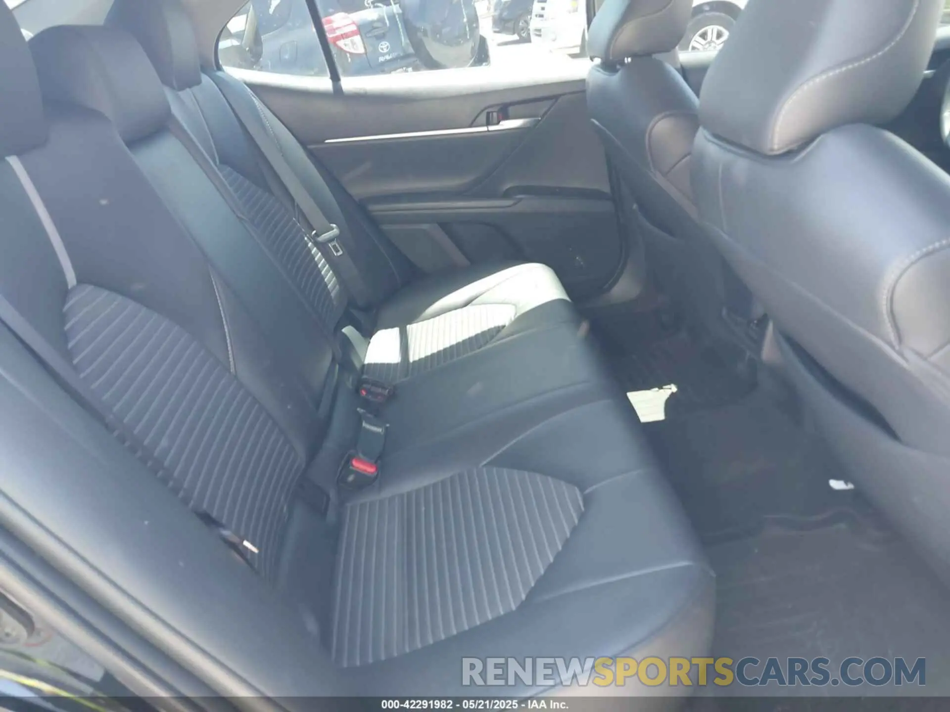 8 Photograph of a damaged car 4T1B11HK5KU180665 TOYOTA CAMRY 2019
