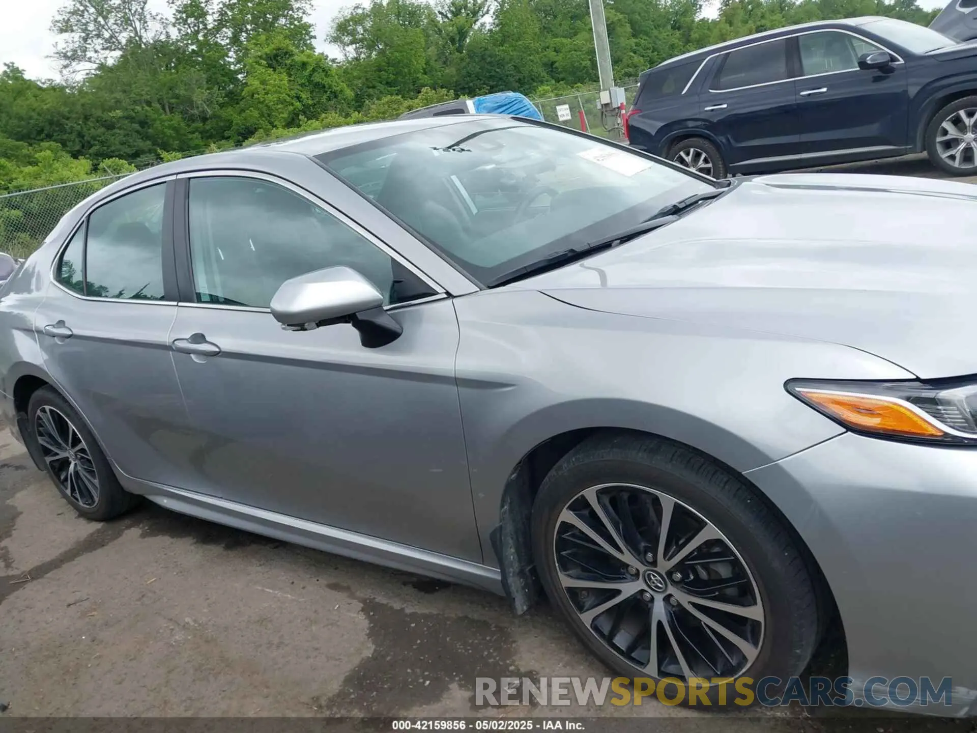 13 Photograph of a damaged car 4T1B11HK5KU186126 TOYOTA CAMRY 2019