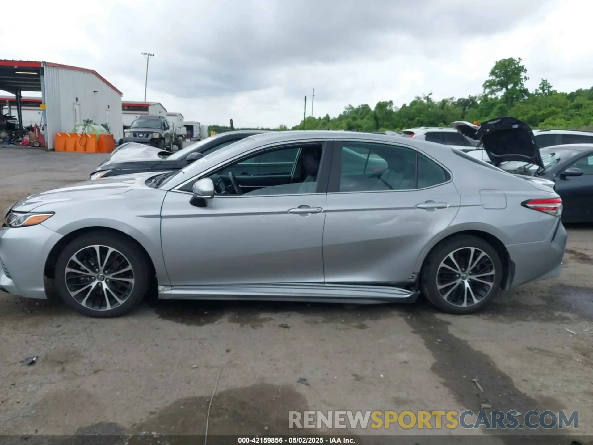 14 Photograph of a damaged car 4T1B11HK5KU186126 TOYOTA CAMRY 2019