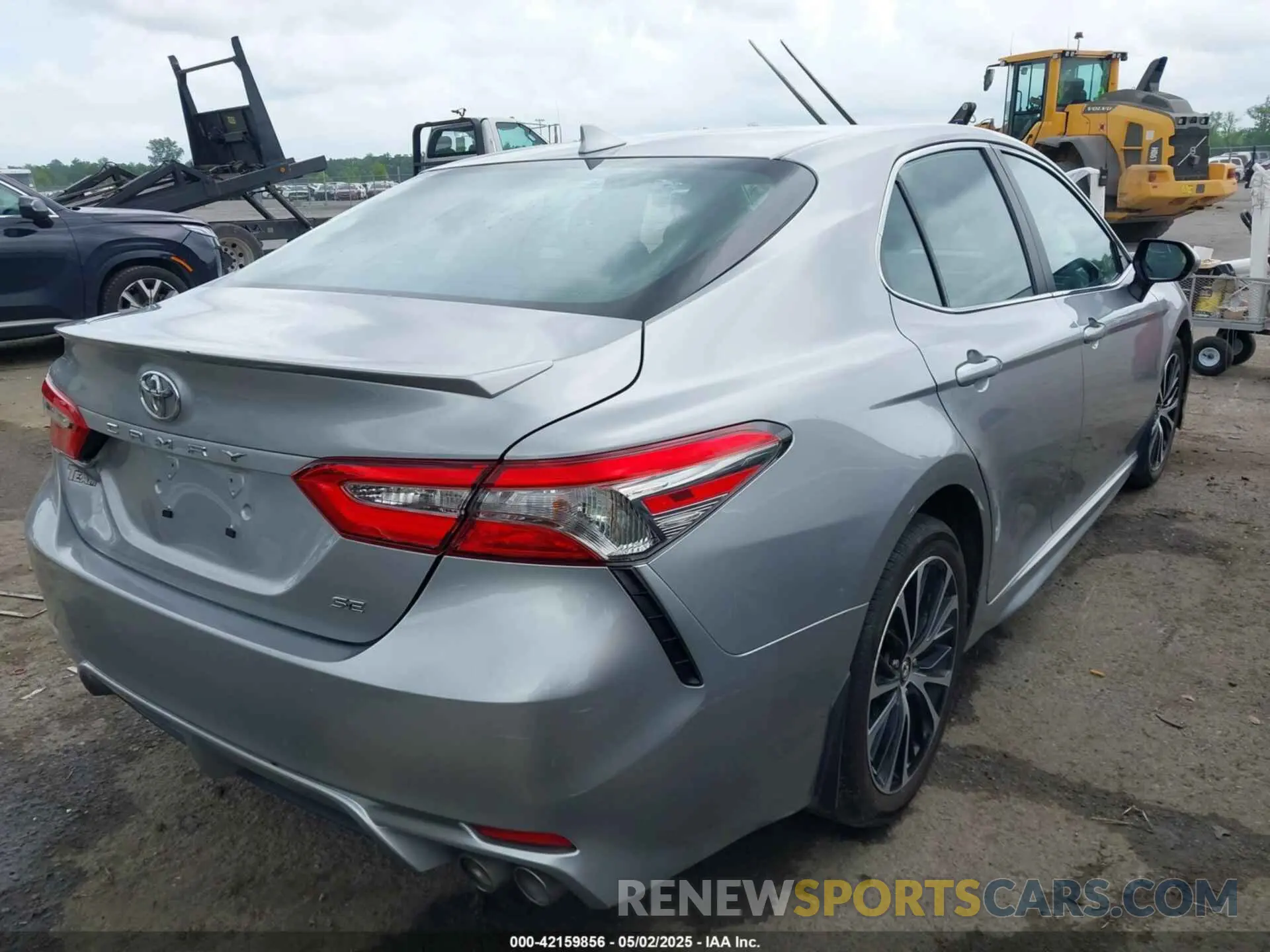 4 Photograph of a damaged car 4T1B11HK5KU186126 TOYOTA CAMRY 2019