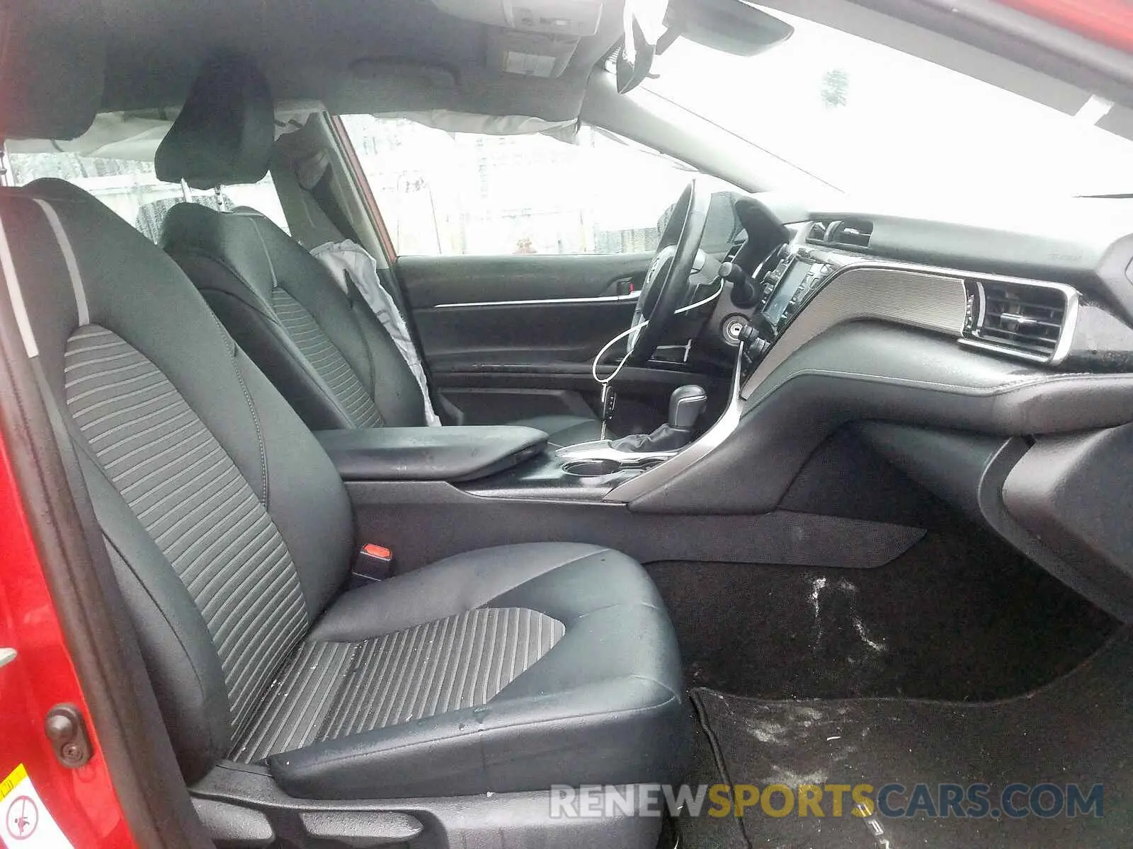 5 Photograph of a damaged car 4T1B11HK5KU186966 TOYOTA CAMRY 2019