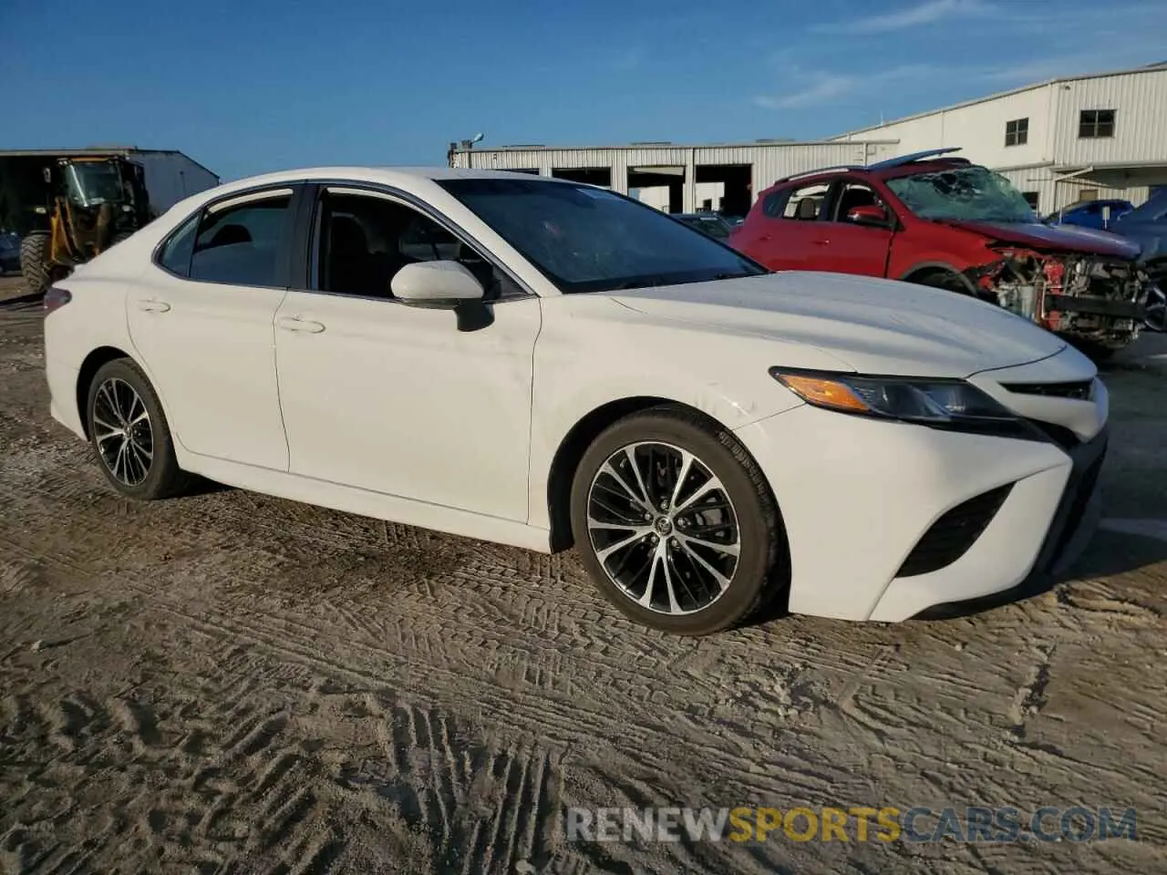 4 Photograph of a damaged car 4T1B11HK5KU195943 TOYOTA CAMRY 2019