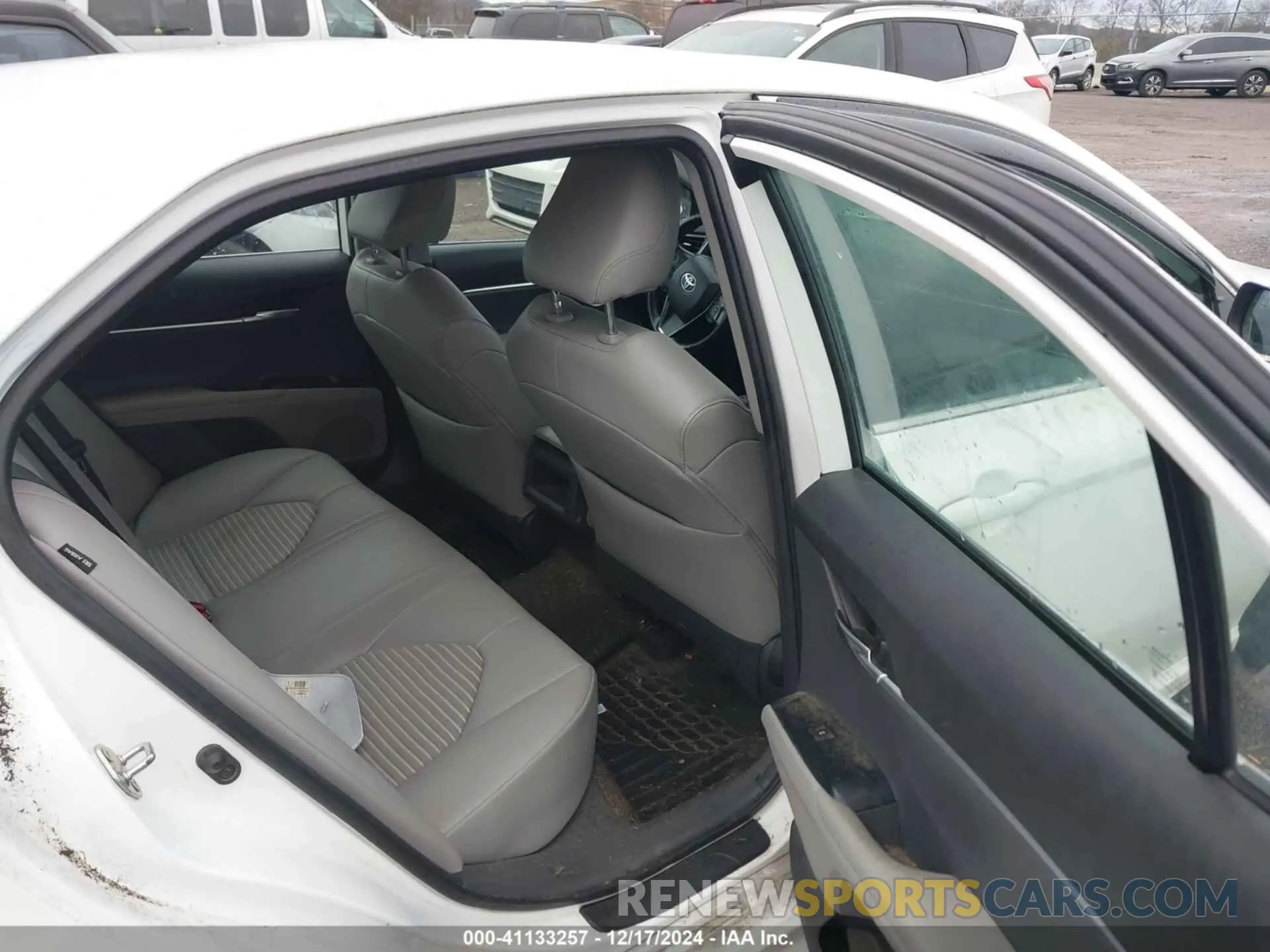8 Photograph of a damaged car 4T1B11HK5KU199796 TOYOTA CAMRY 2019