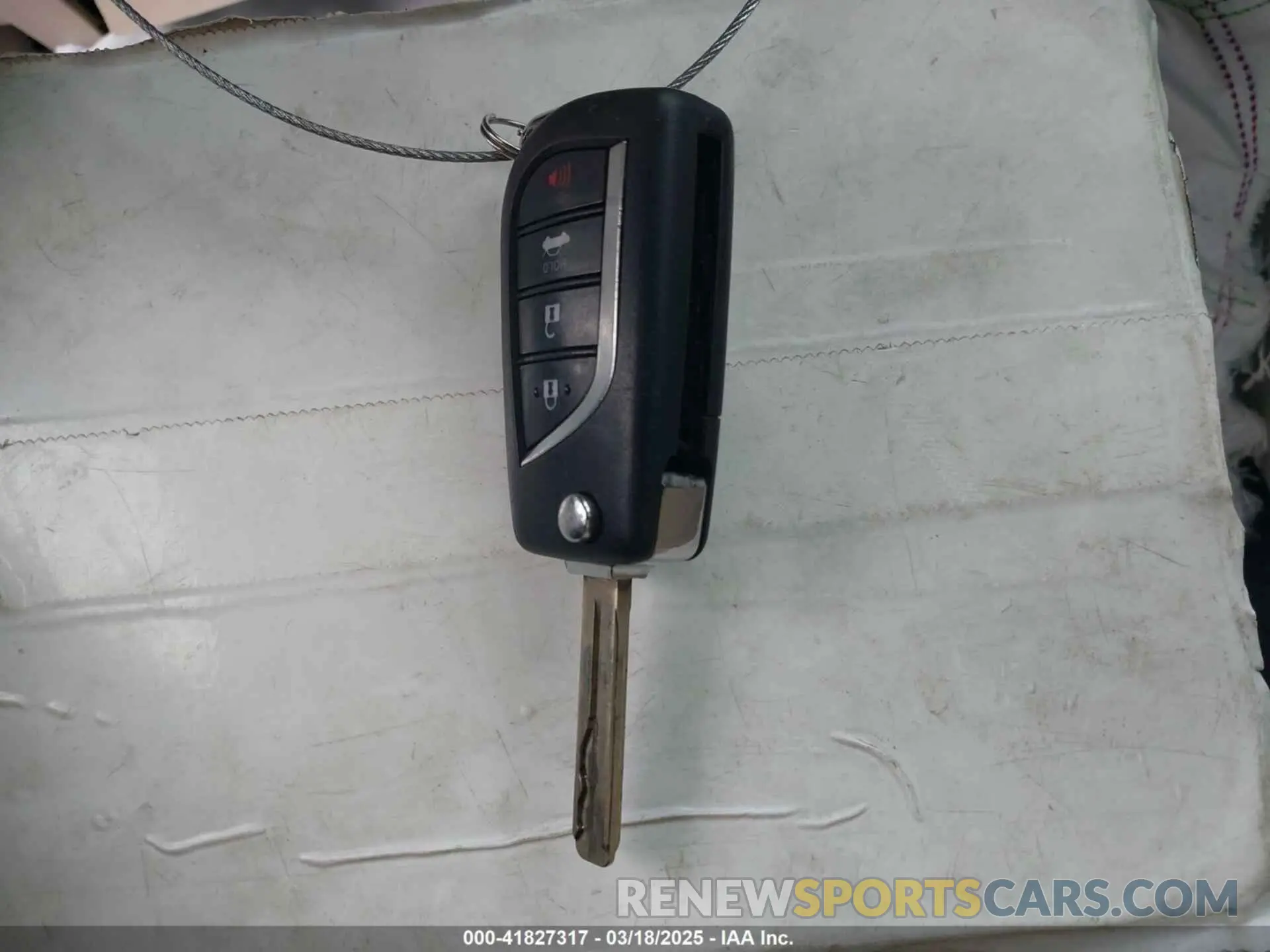 11 Photograph of a damaged car 4T1B11HK5KU204141 TOYOTA CAMRY 2019