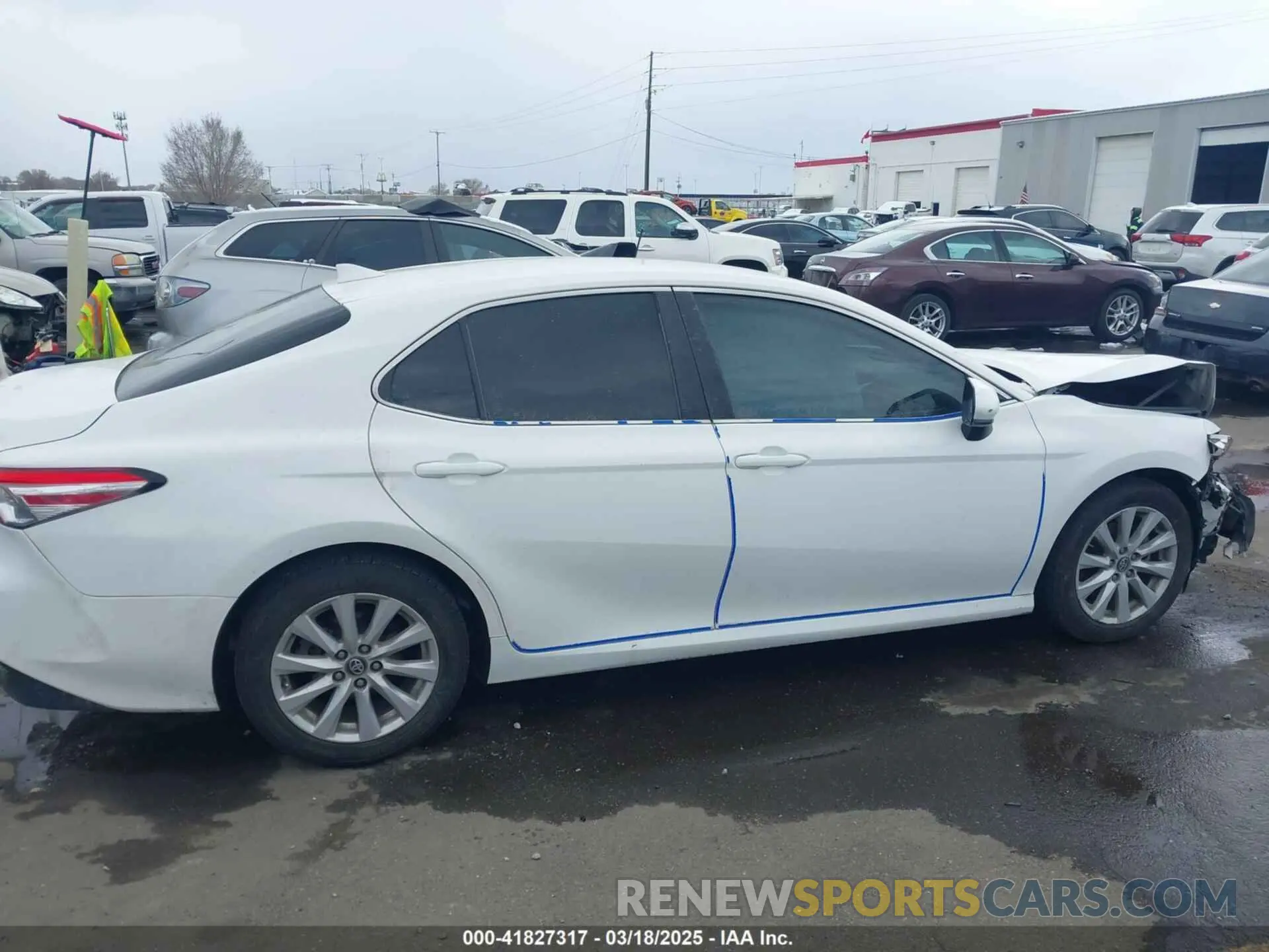 13 Photograph of a damaged car 4T1B11HK5KU204141 TOYOTA CAMRY 2019