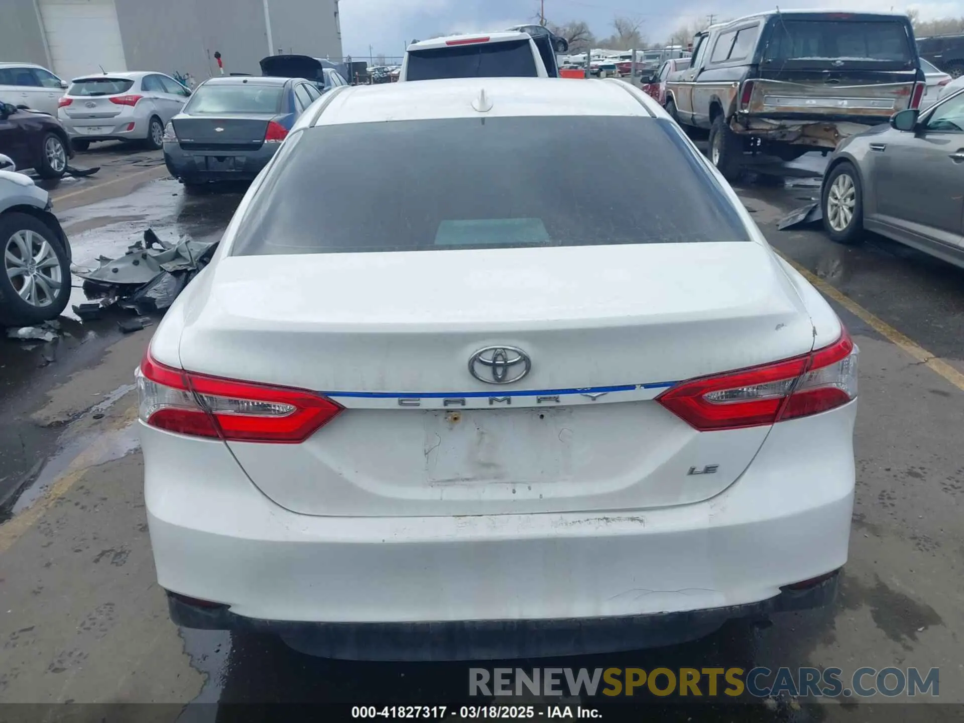 16 Photograph of a damaged car 4T1B11HK5KU204141 TOYOTA CAMRY 2019