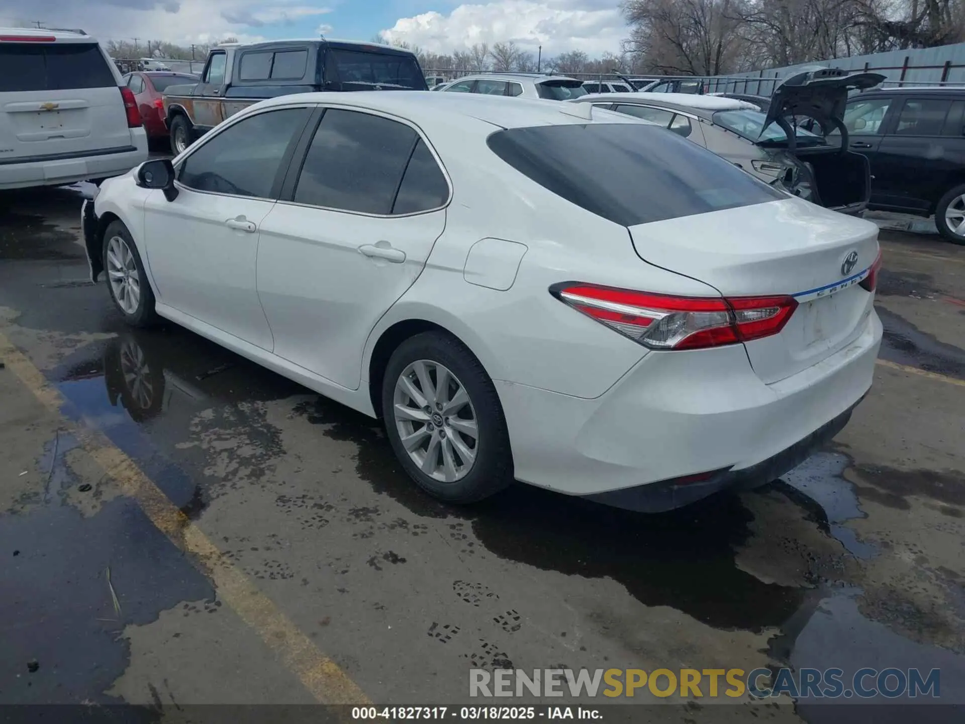 3 Photograph of a damaged car 4T1B11HK5KU204141 TOYOTA CAMRY 2019