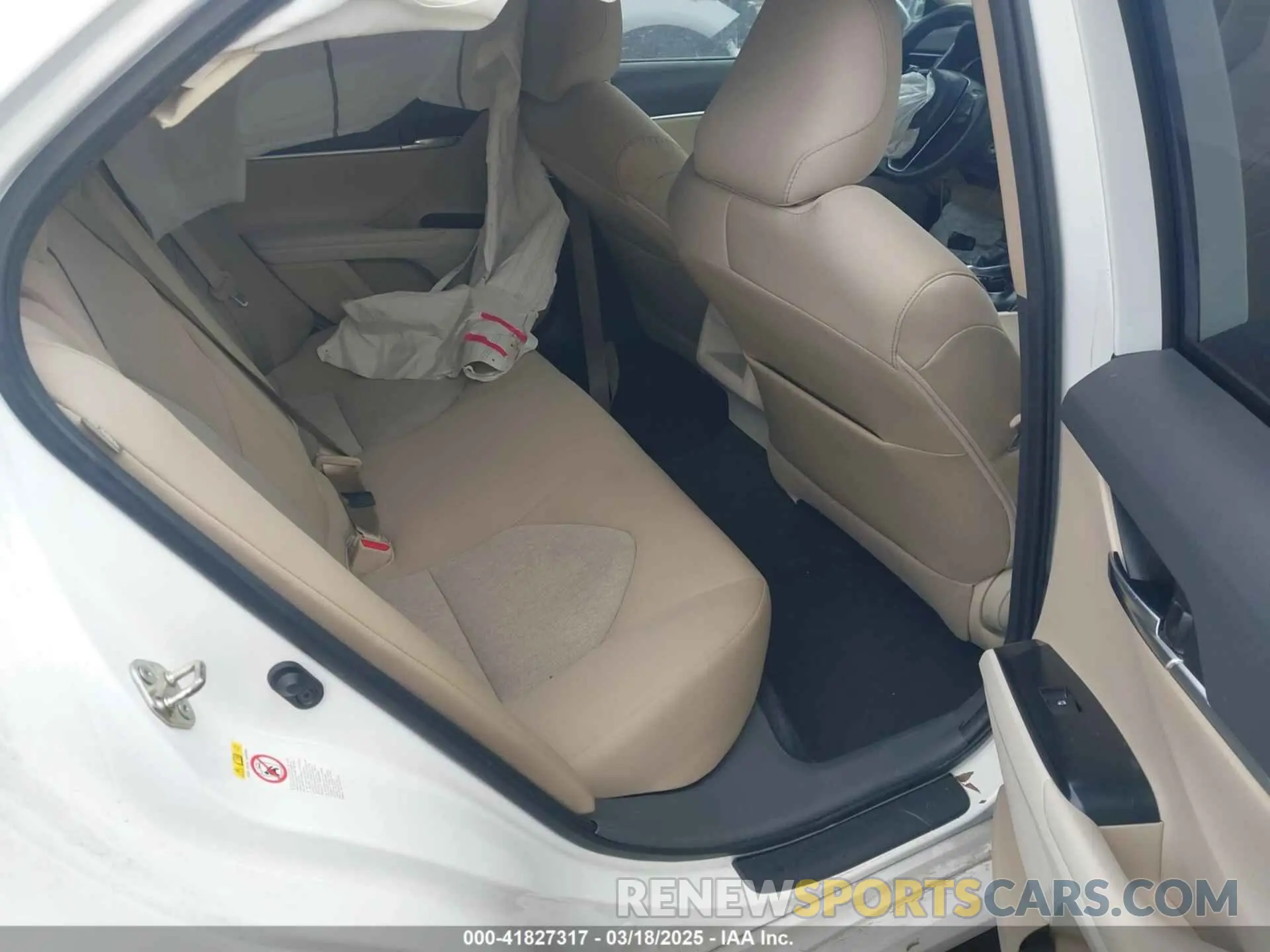 8 Photograph of a damaged car 4T1B11HK5KU204141 TOYOTA CAMRY 2019