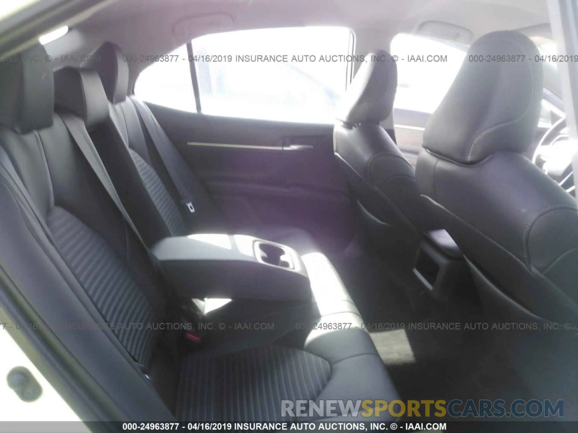 8 Photograph of a damaged car 4T1B11HK5KU204933 TOYOTA CAMRY 2019