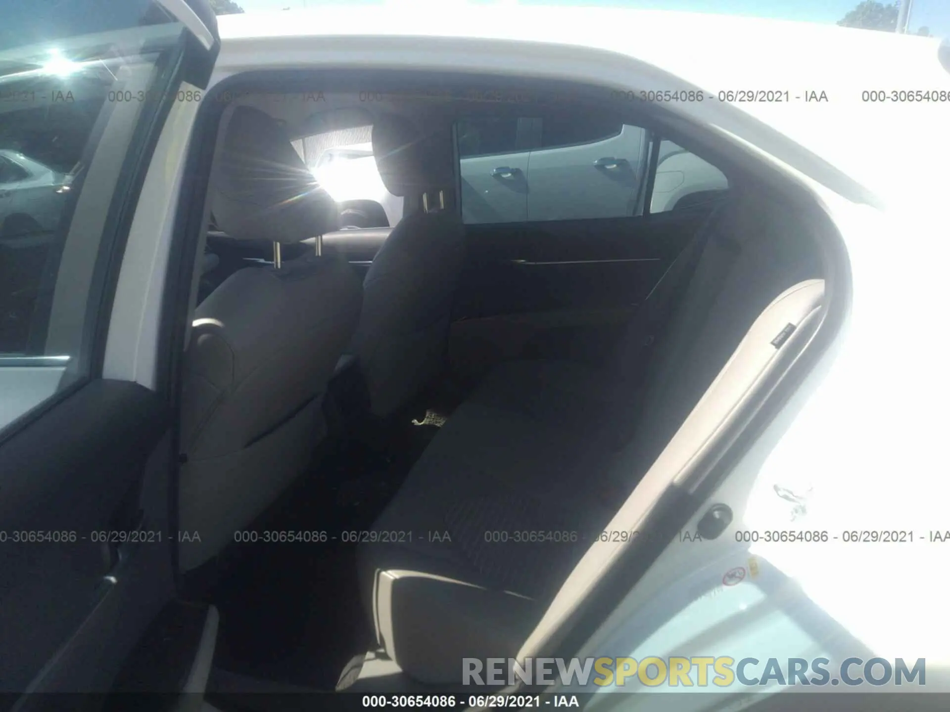 8 Photograph of a damaged car 4T1B11HK5KU206651 TOYOTA CAMRY 2019