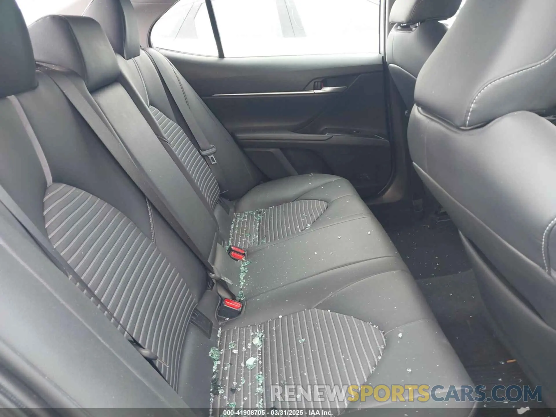 8 Photograph of a damaged car 4T1B11HK5KU207427 TOYOTA CAMRY 2019
