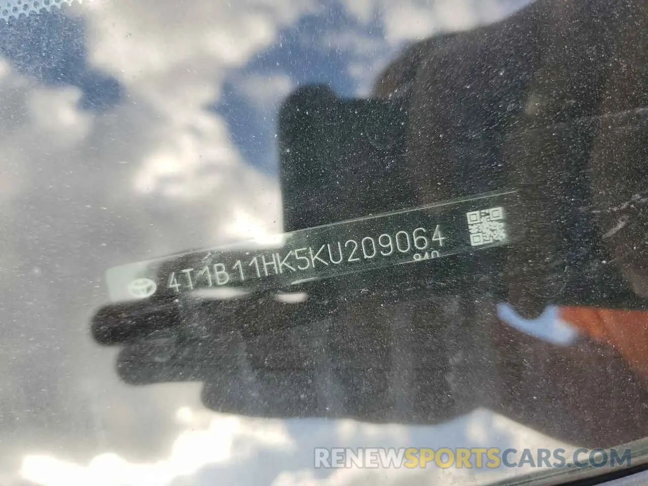 12 Photograph of a damaged car 4T1B11HK5KU209064 TOYOTA CAMRY 2019