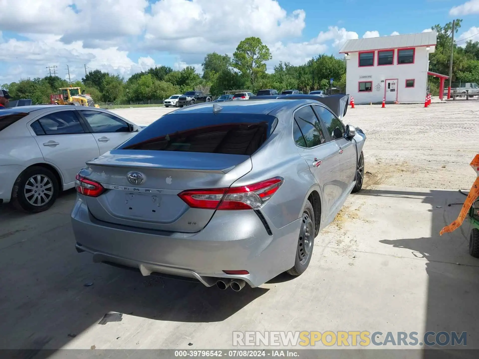 4 Фотография поврежденного автомобиля 4T1B11HK5KU214345 TOYOTA CAMRY 2019