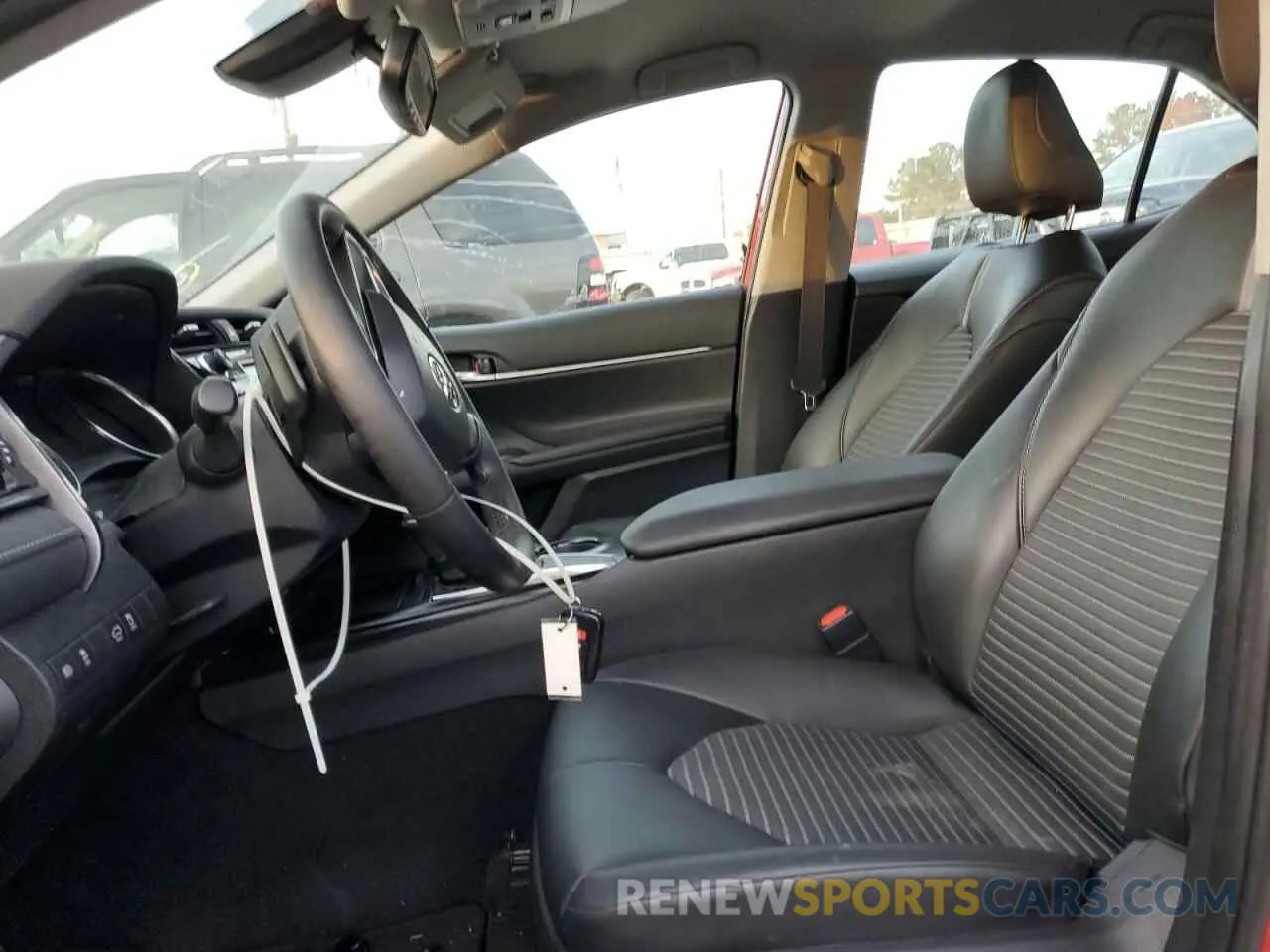 5 Photograph of a damaged car 4T1B11HK5KU216046 TOYOTA CAMRY 2019