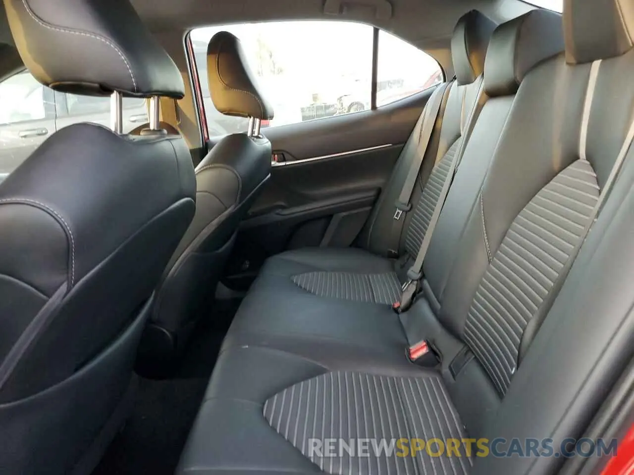 6 Photograph of a damaged car 4T1B11HK5KU216046 TOYOTA CAMRY 2019