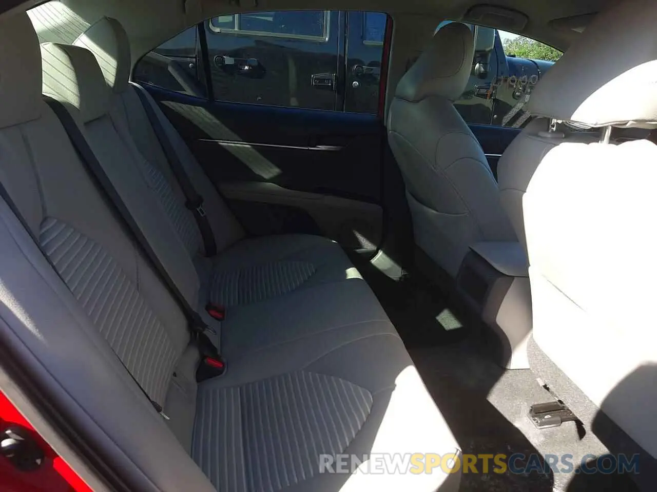 10 Фотография поврежденного автомобиля 4T1B11HK5KU236863 TOYOTA CAMRY 2019