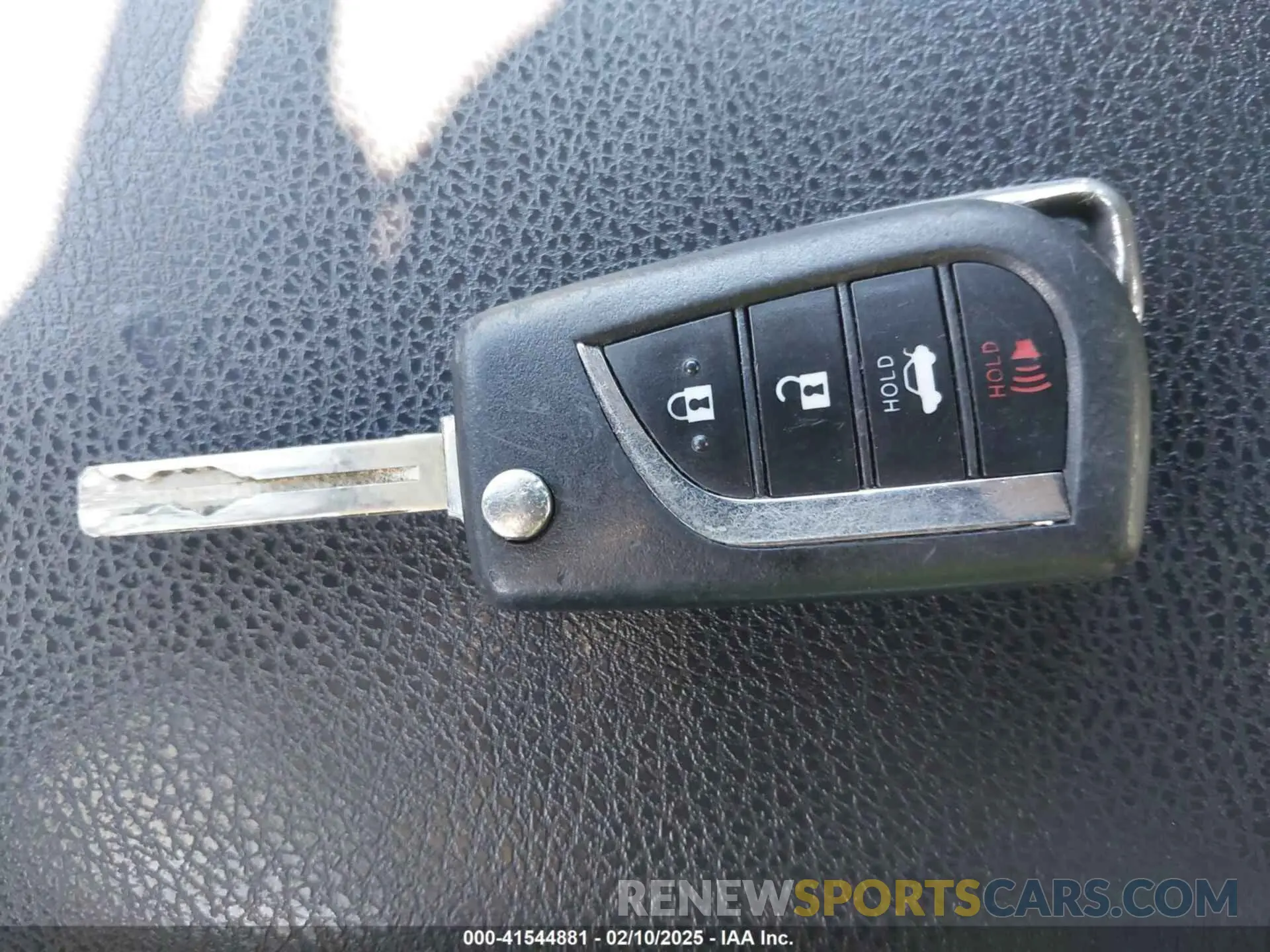 11 Photograph of a damaged car 4T1B11HK5KU253940 TOYOTA CAMRY 2019