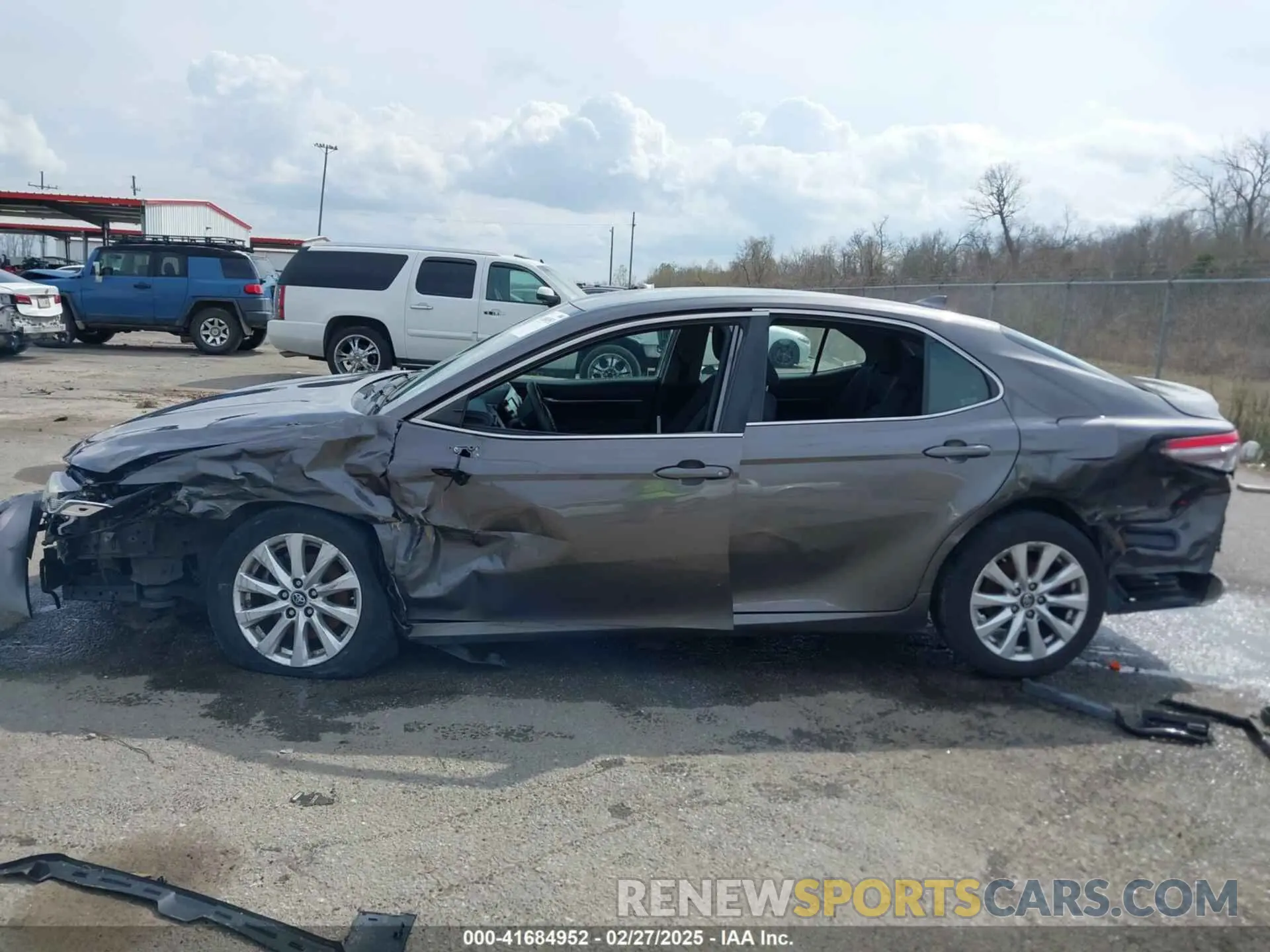 14 Photograph of a damaged car 4T1B11HK5KU256773 TOYOTA CAMRY 2019