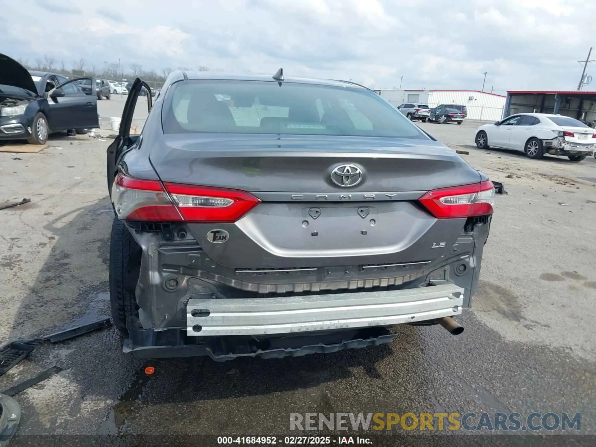16 Photograph of a damaged car 4T1B11HK5KU256773 TOYOTA CAMRY 2019