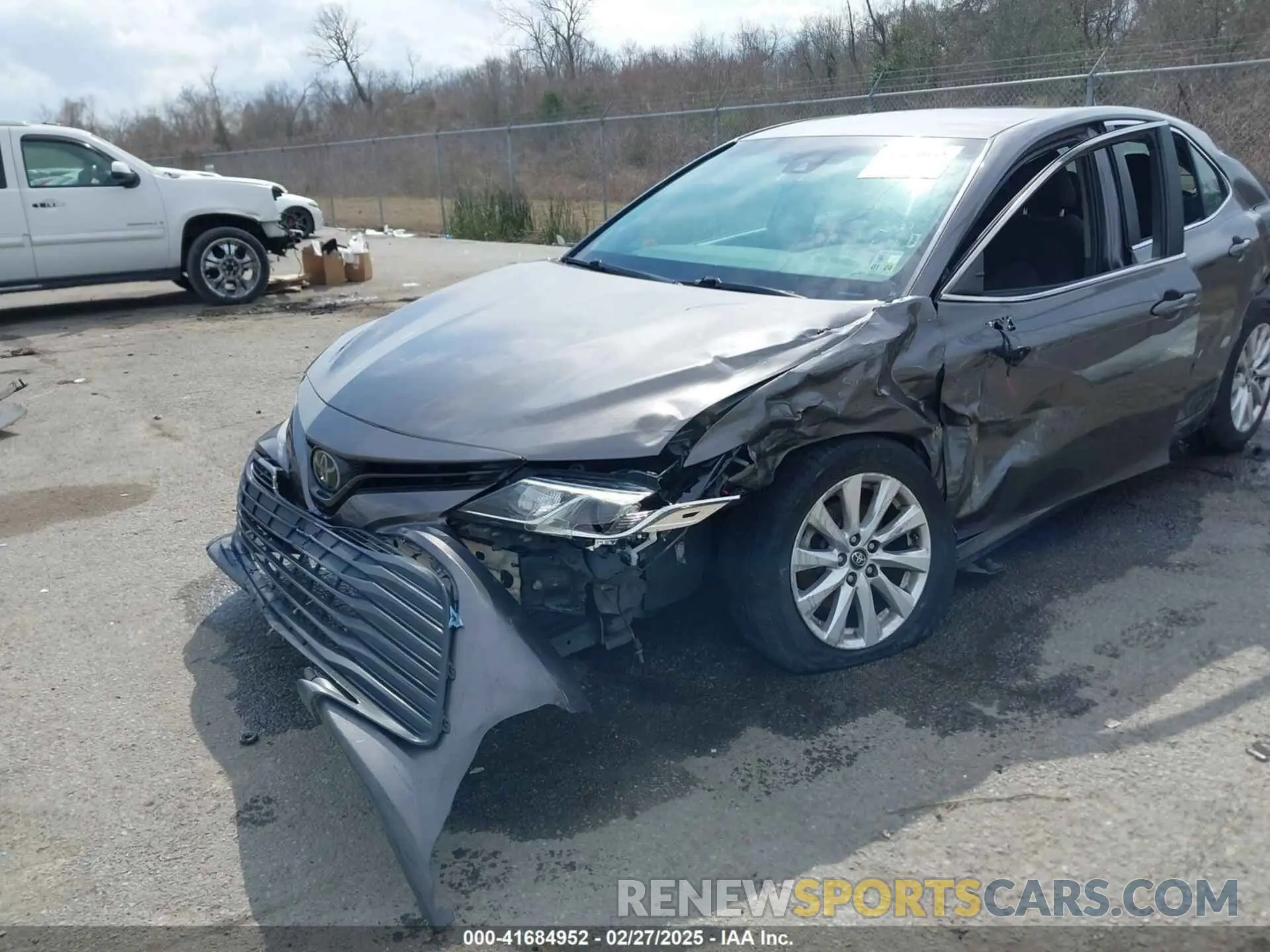 6 Photograph of a damaged car 4T1B11HK5KU256773 TOYOTA CAMRY 2019