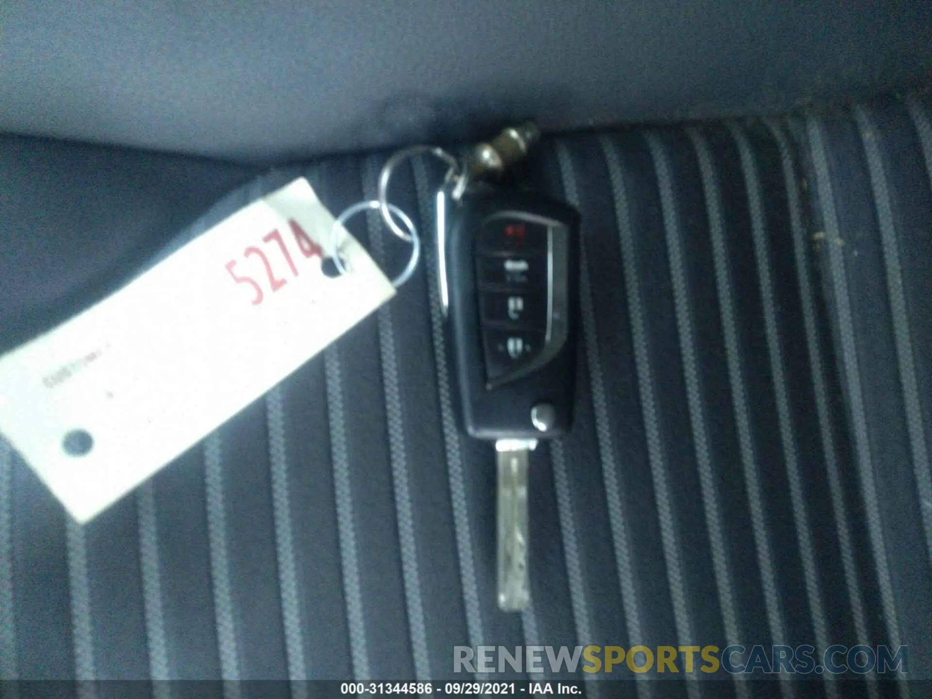 11 Photograph of a damaged car 4T1B11HK5KU259298 TOYOTA CAMRY 2019